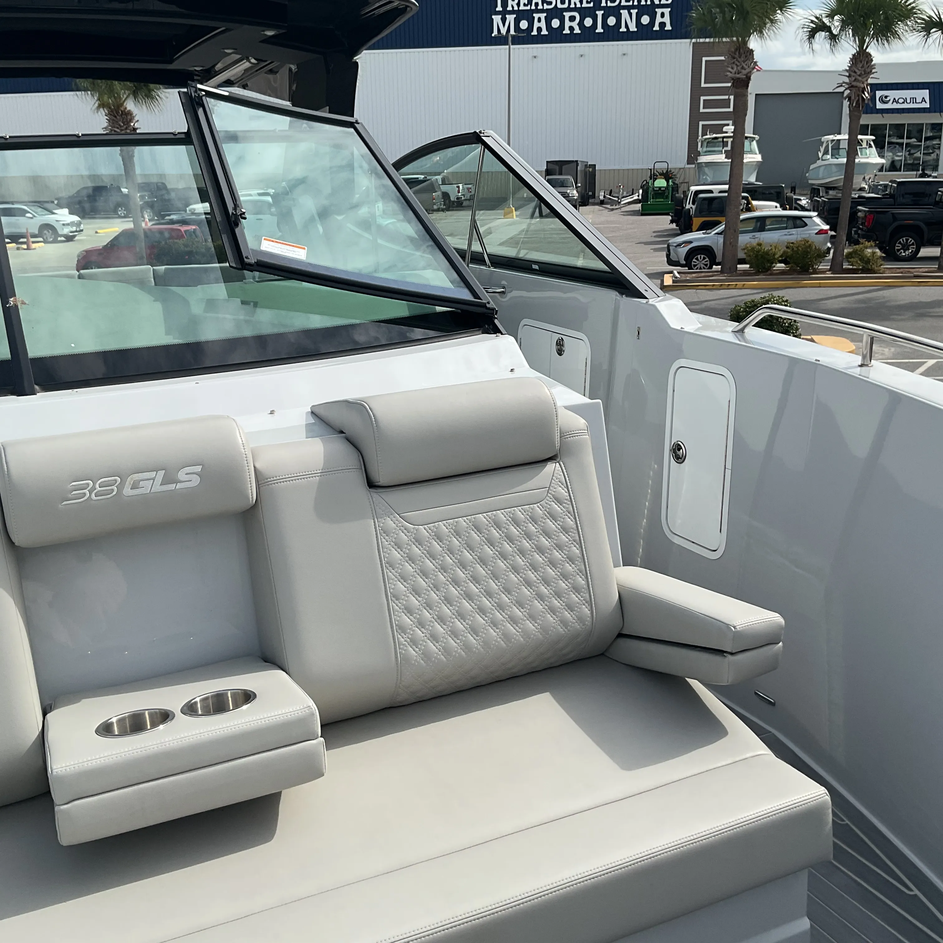2025 Cruisers Yachts 38 GLS Outboard Image Thumbnail #36