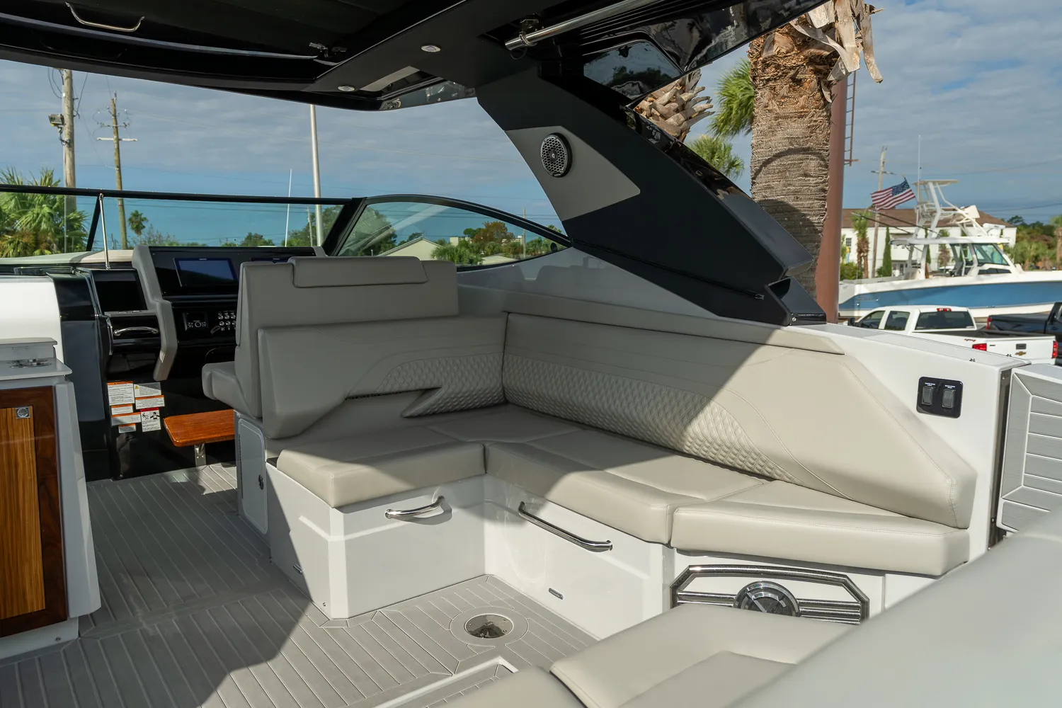 2025 Cruisers Yachts 38 GLS Outboard Image Thumbnail #42