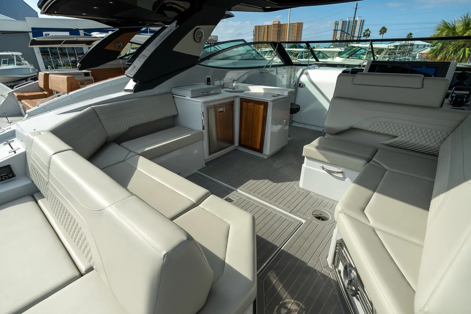 2025 Cruisers Yachts 38 GLS Outboard Image Thumbnail #40