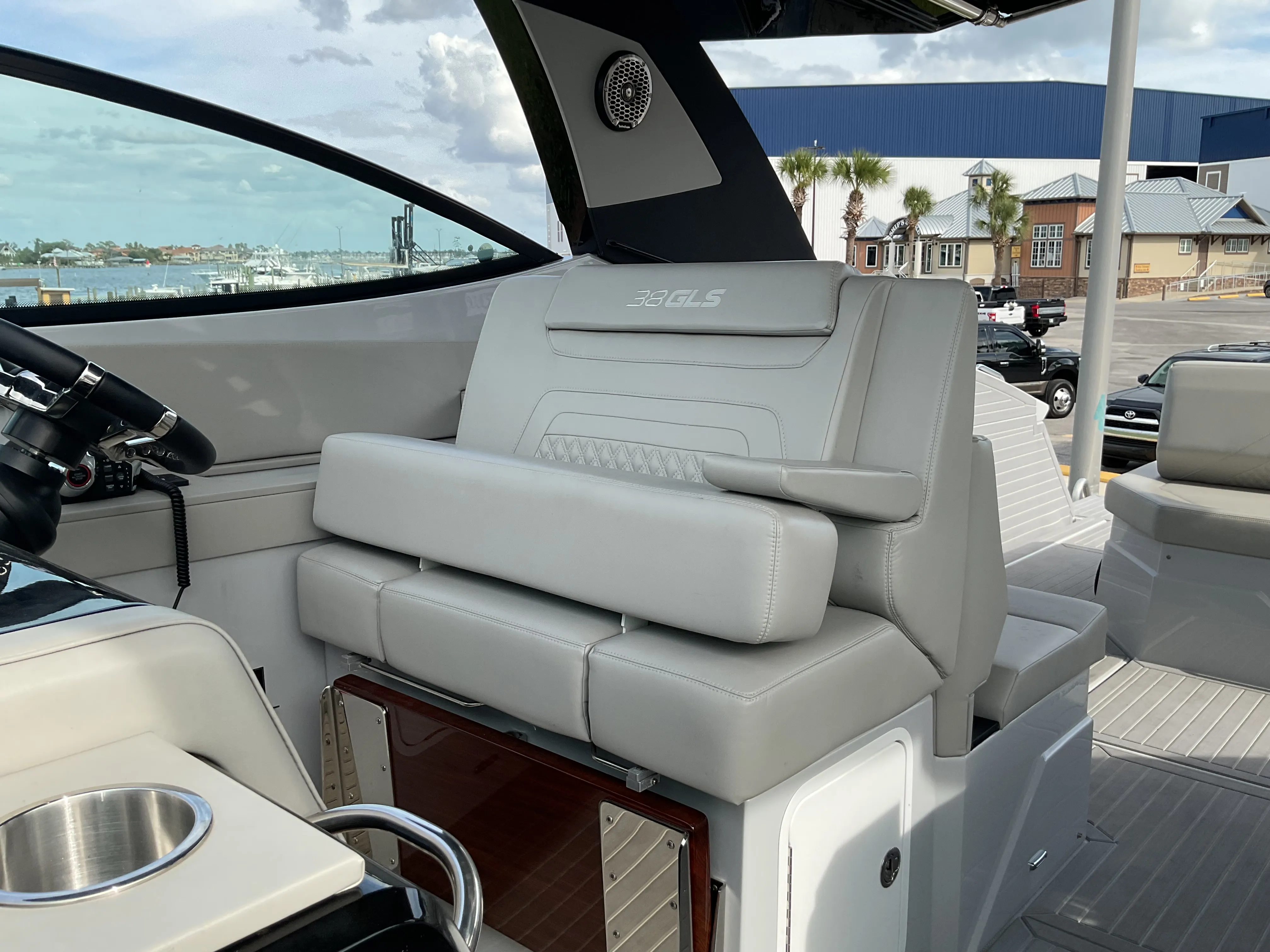 2025 Cruisers Yachts 38 GLS Outboard Image Thumbnail #21