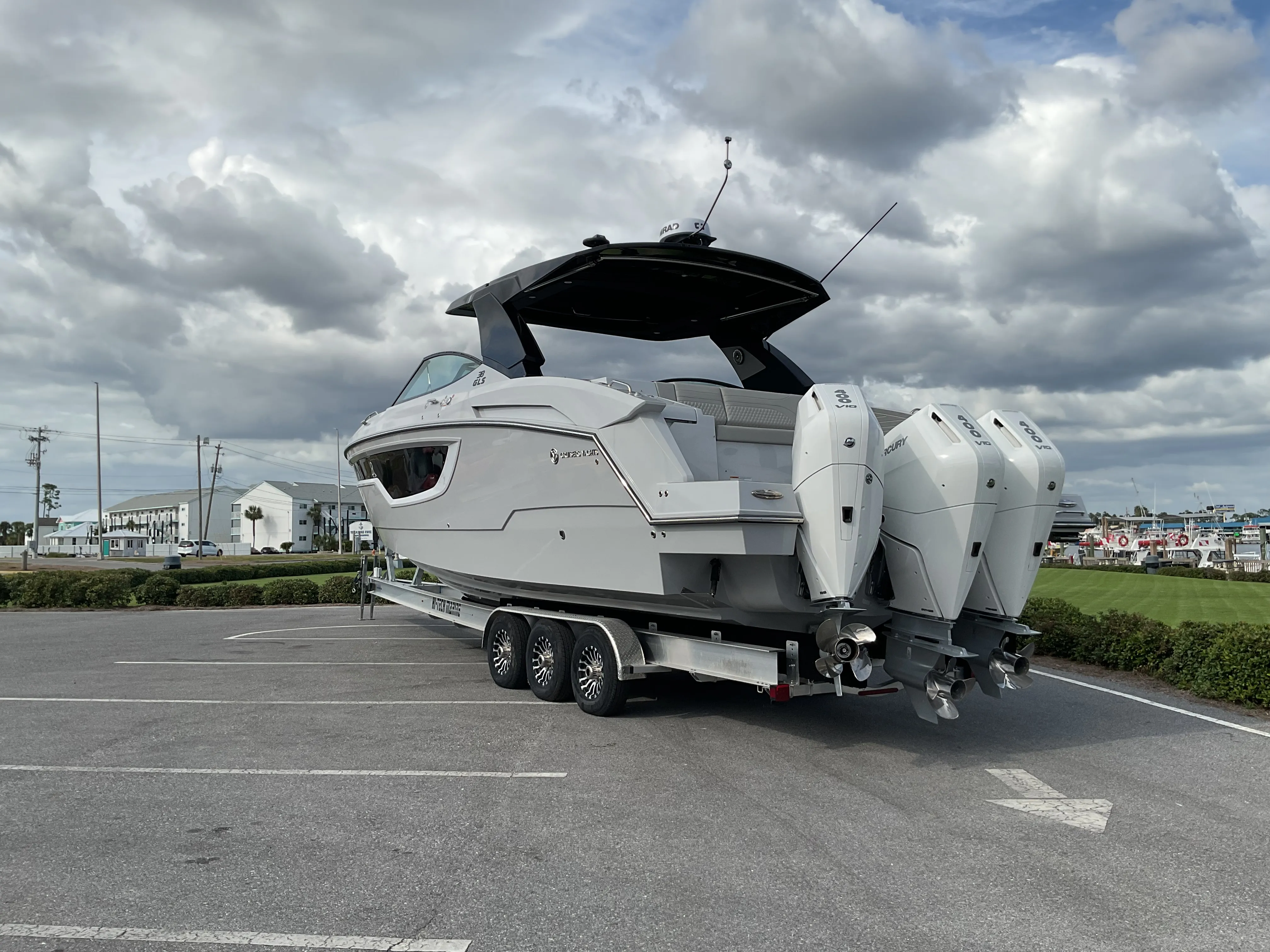 2025 Cruisers Yachts 38 GLS Outboard Image Thumbnail #6