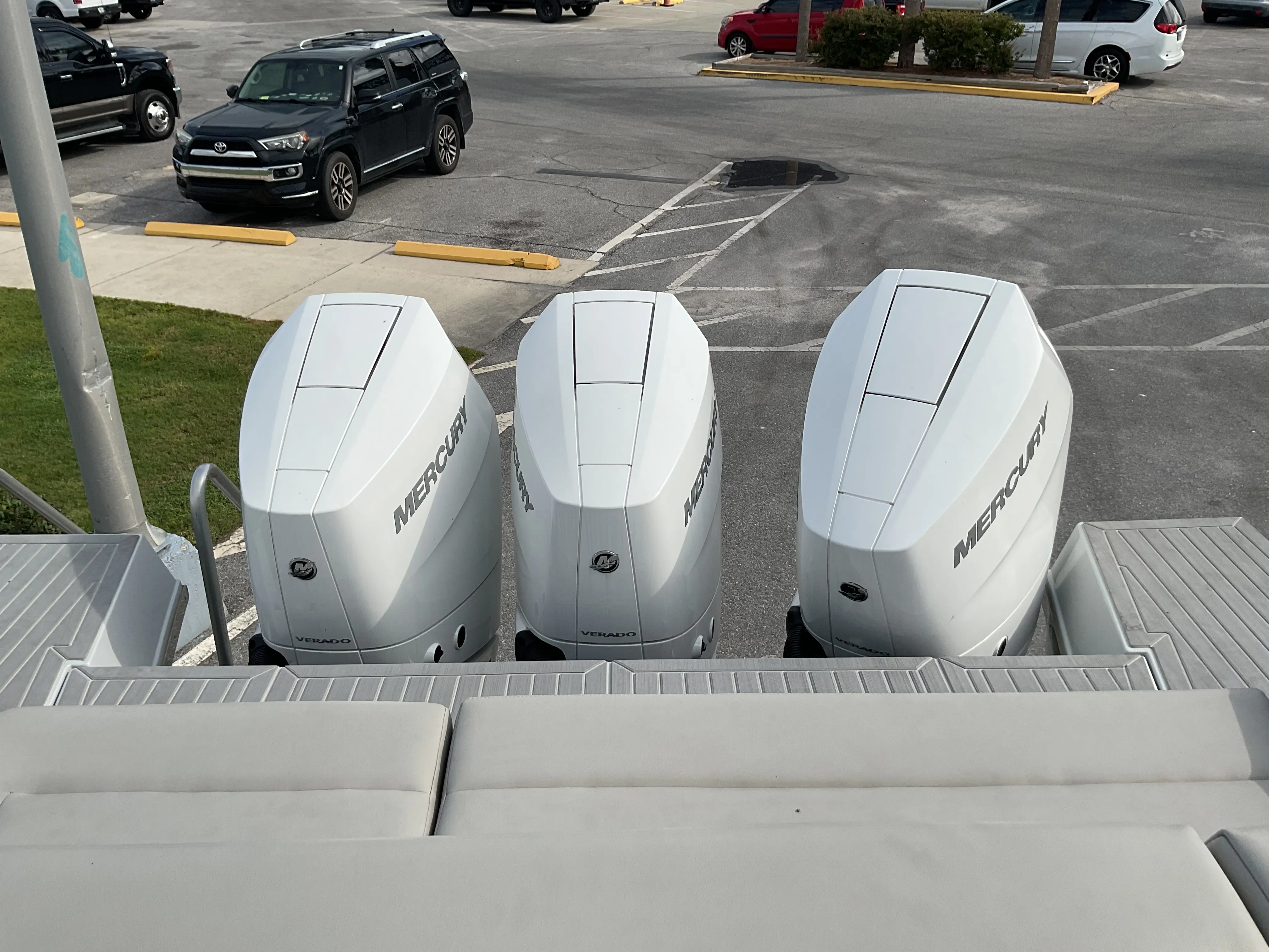 2025 Cruisers Yachts 38 GLS Outboard Image Thumbnail #26