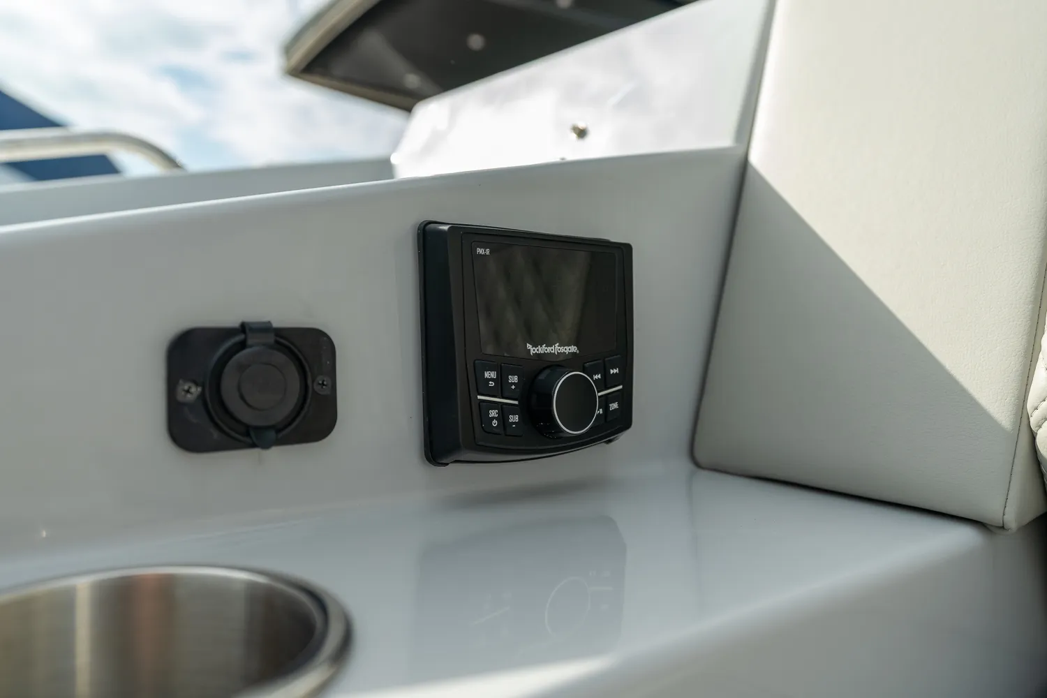 2025 Cruisers Yachts 38 GLS Outboard Image Thumbnail #45