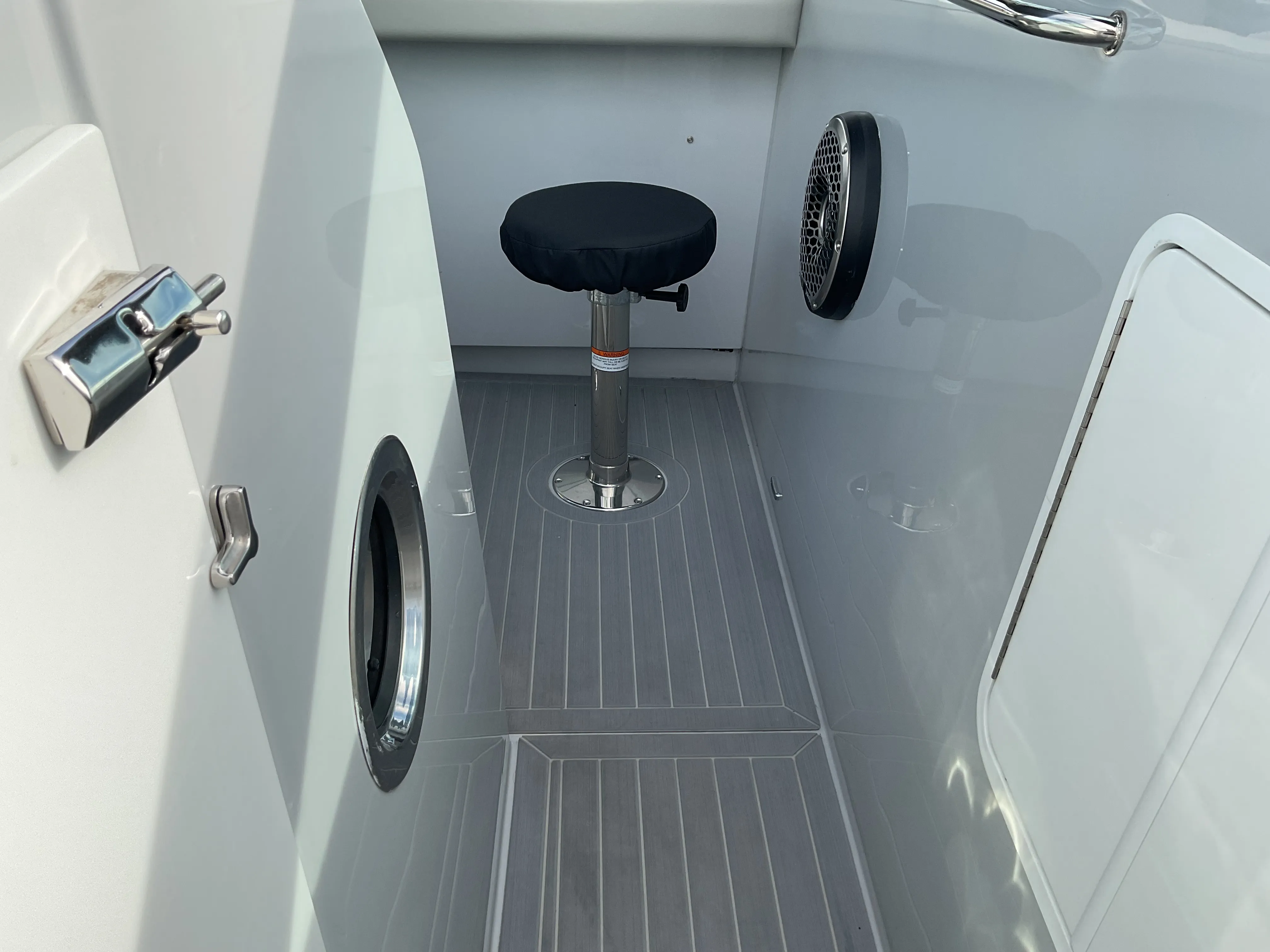 2025 Cruisers Yachts 38 GLS Outboard Image Thumbnail #23