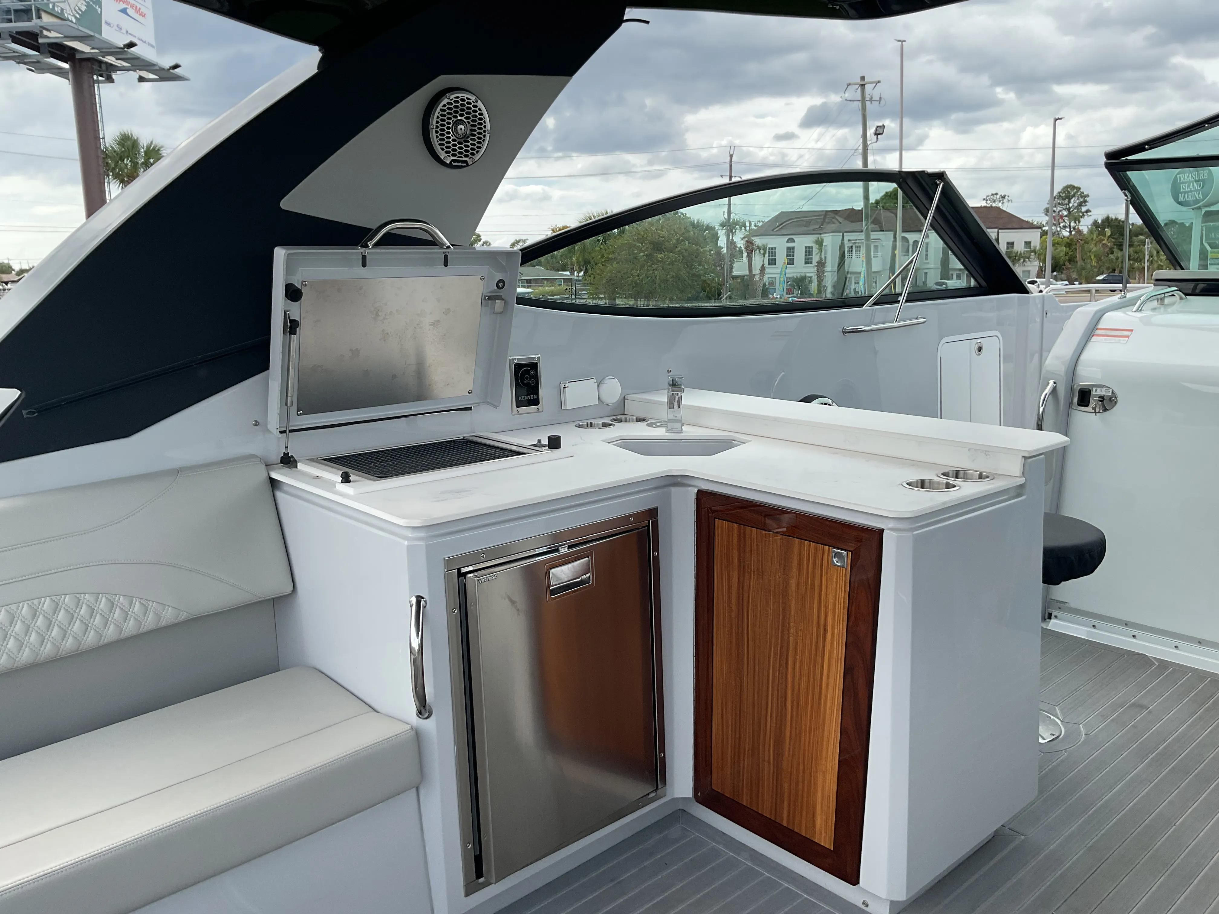 2025 Cruisers Yachts 38 GLS Outboard Image Thumbnail #47