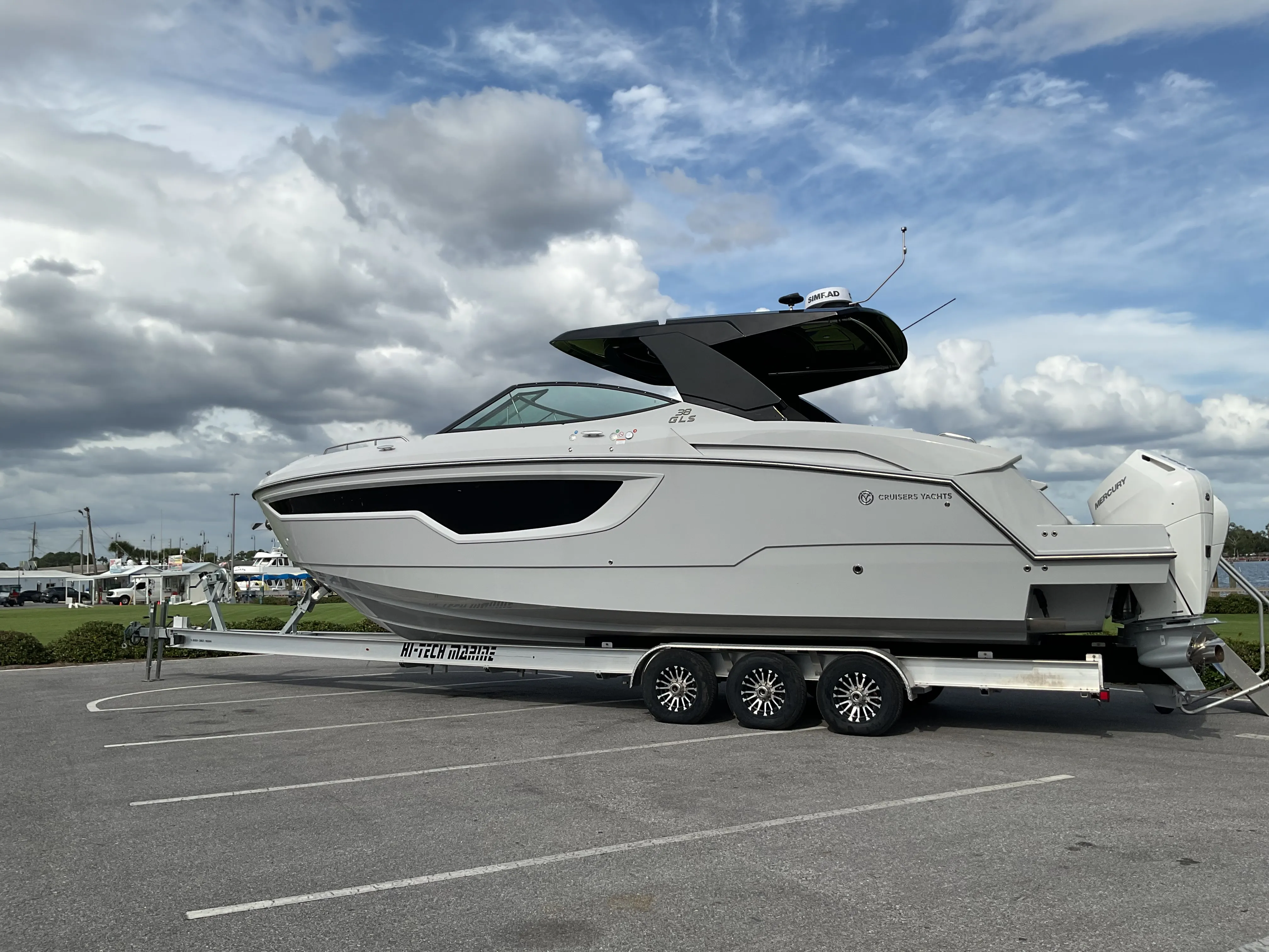 2025 Cruisers Yachts 38 GLS Outboard Image Thumbnail #30