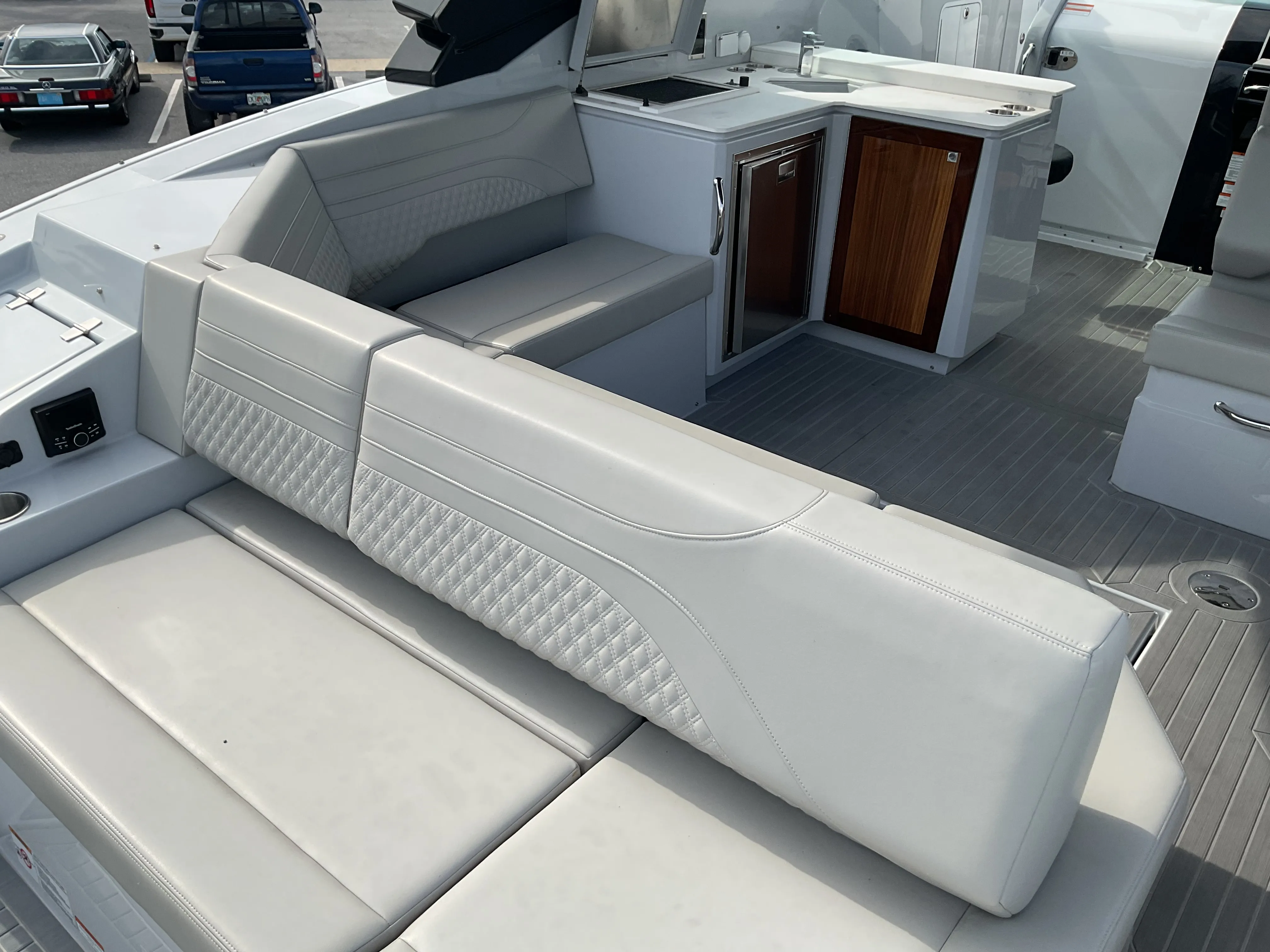2025 Cruisers Yachts 38 GLS Outboard Image Thumbnail #25