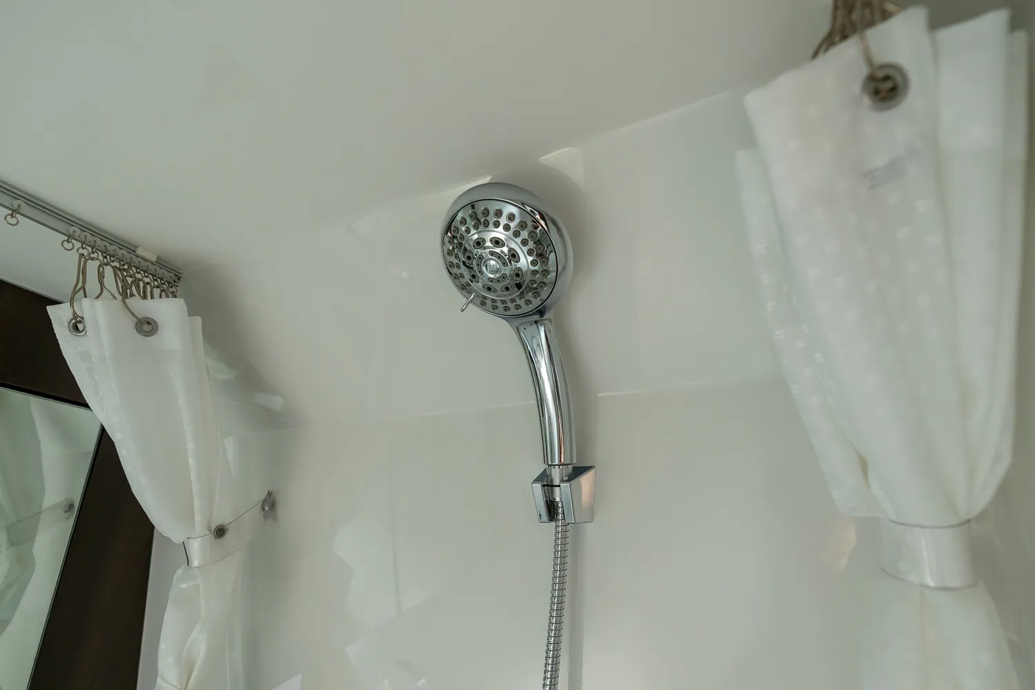 2025 Cruisers Yachts 38 GLS Outboard Image Thumbnail #36