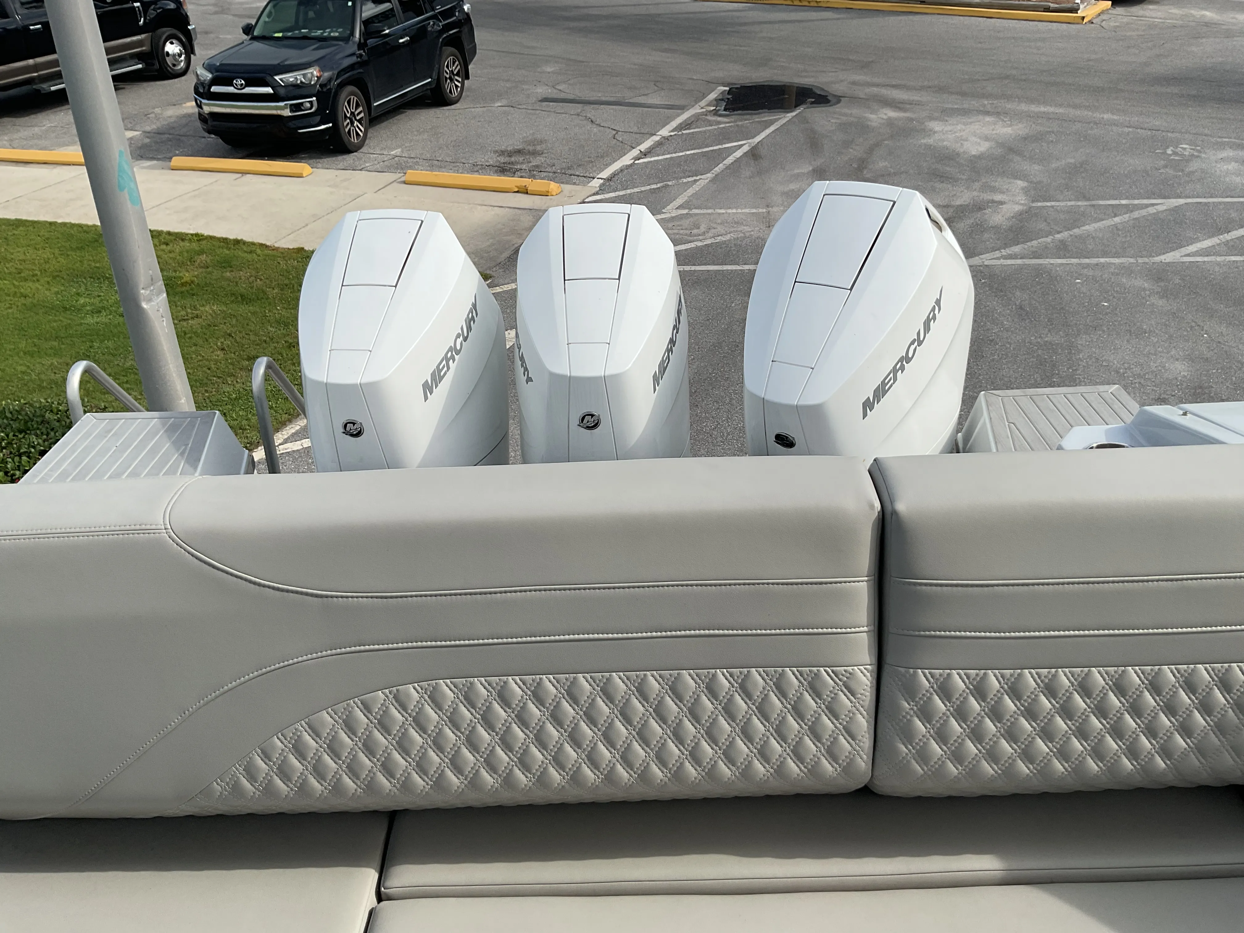 2025 Cruisers Yachts 38 GLS Outboard Image Thumbnail #27