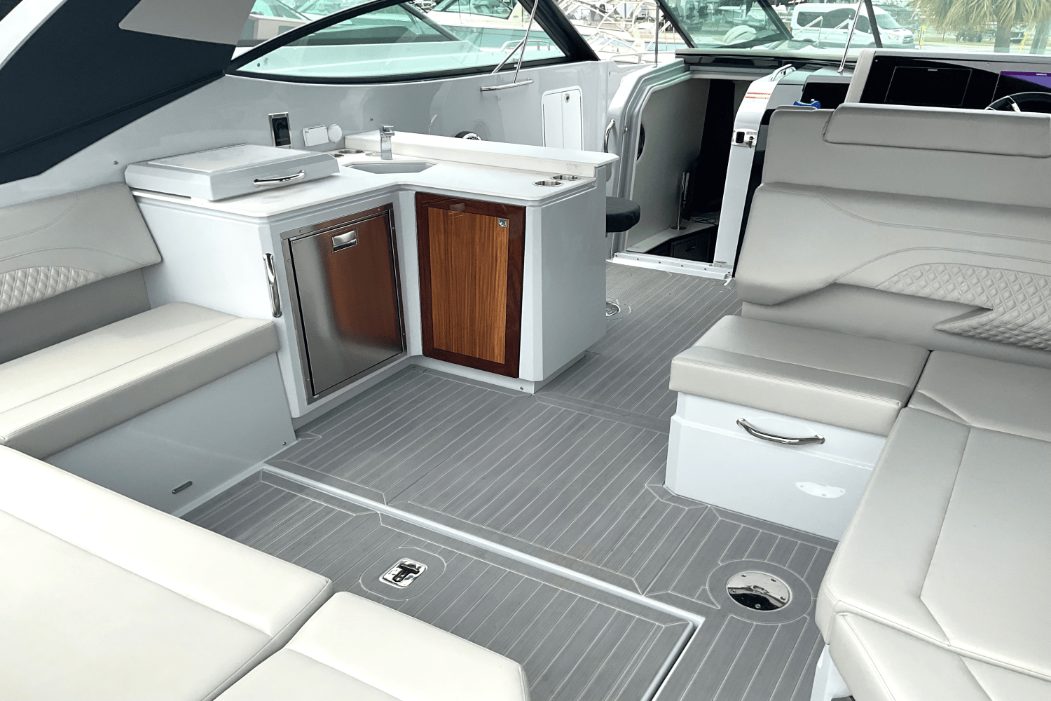 2025 Cruisers Yachts 38 GLS Outboard Image Thumbnail #14