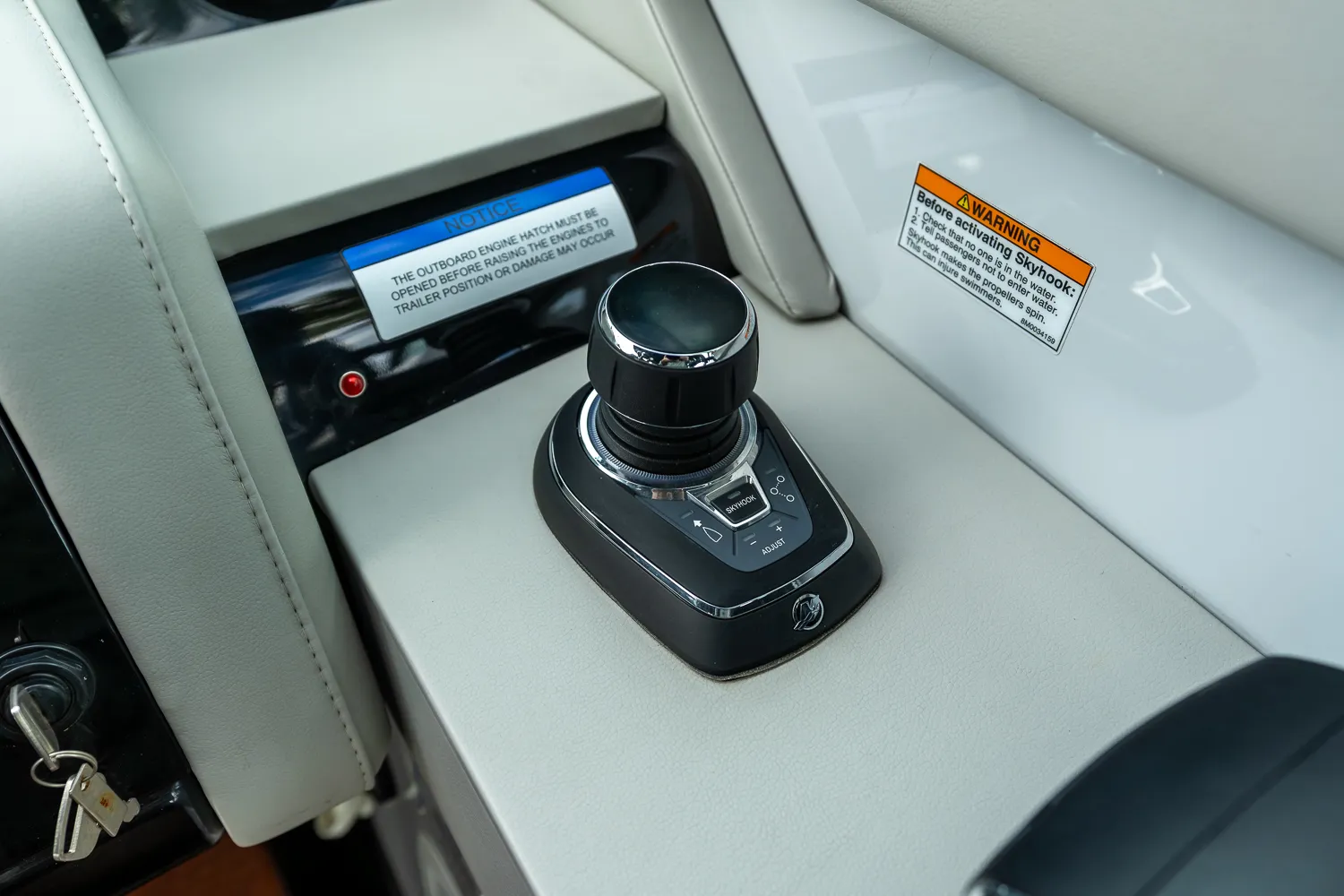 2025 Cruisers Yachts 38 GLS Outboard Image Thumbnail #24