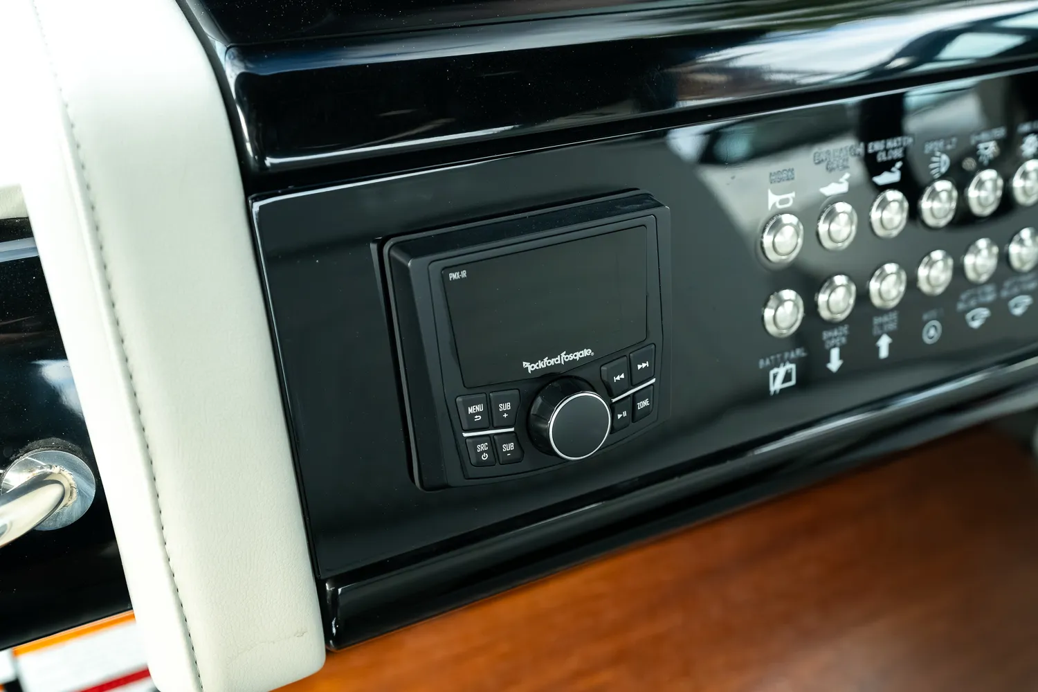 2025 Cruisers Yachts 38 GLS Outboard Image Thumbnail #20