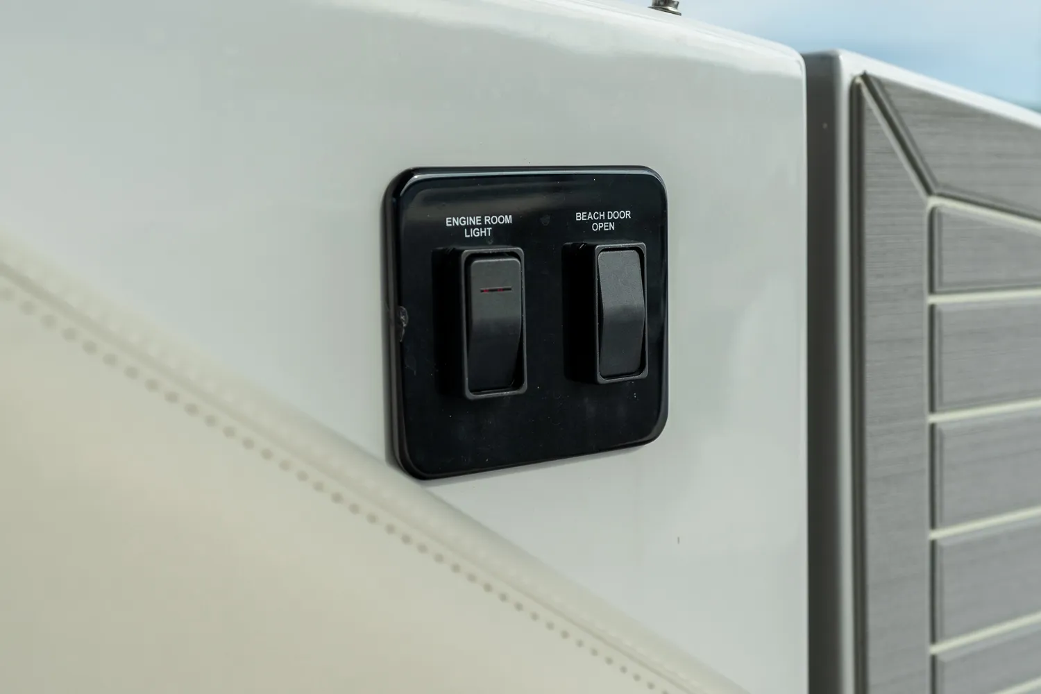 2025 Cruisers Yachts 38 GLS Outboard Image Thumbnail #41