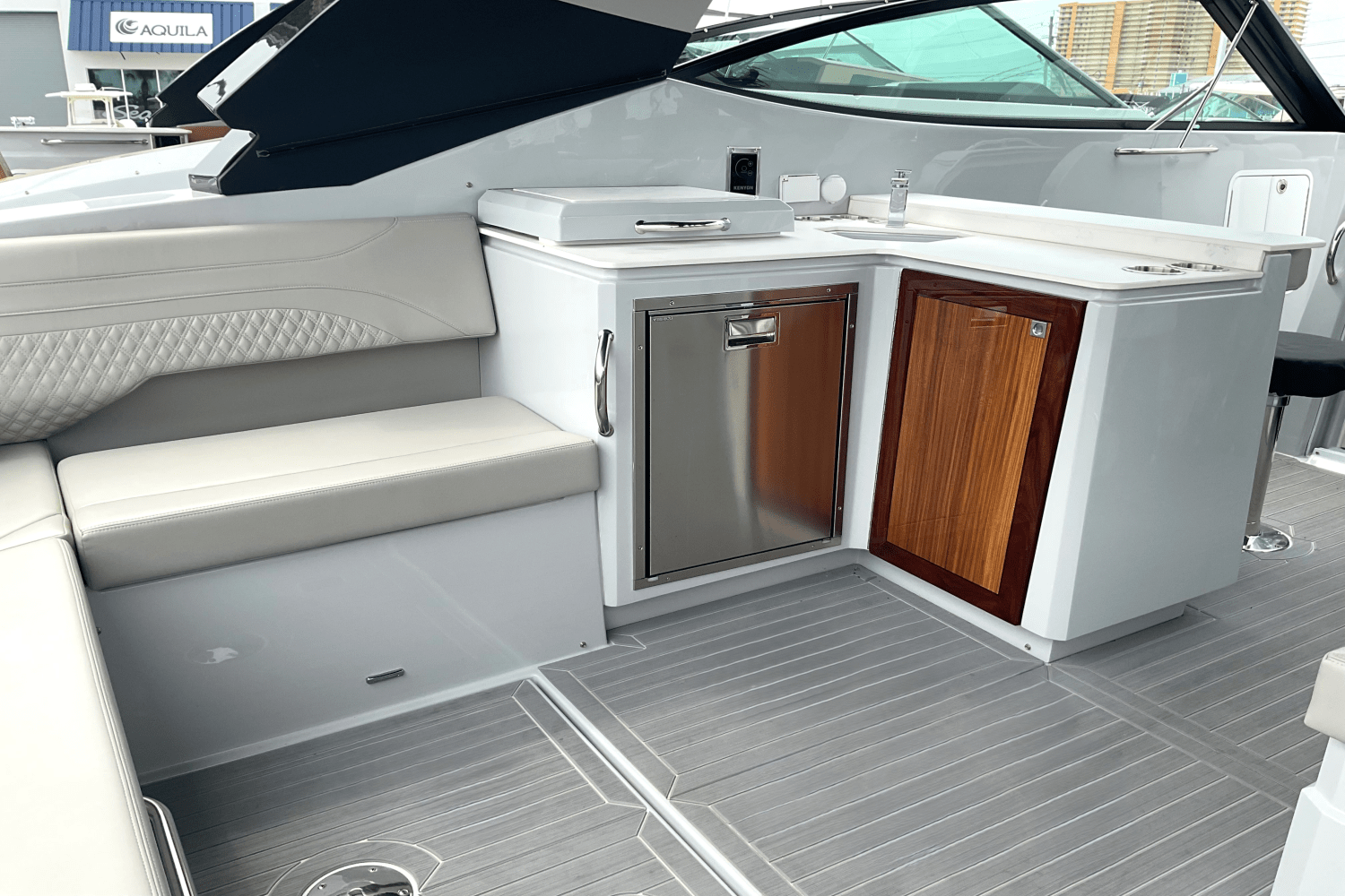 2025 Cruisers Yachts 38 GLS Outboard Image Thumbnail #15