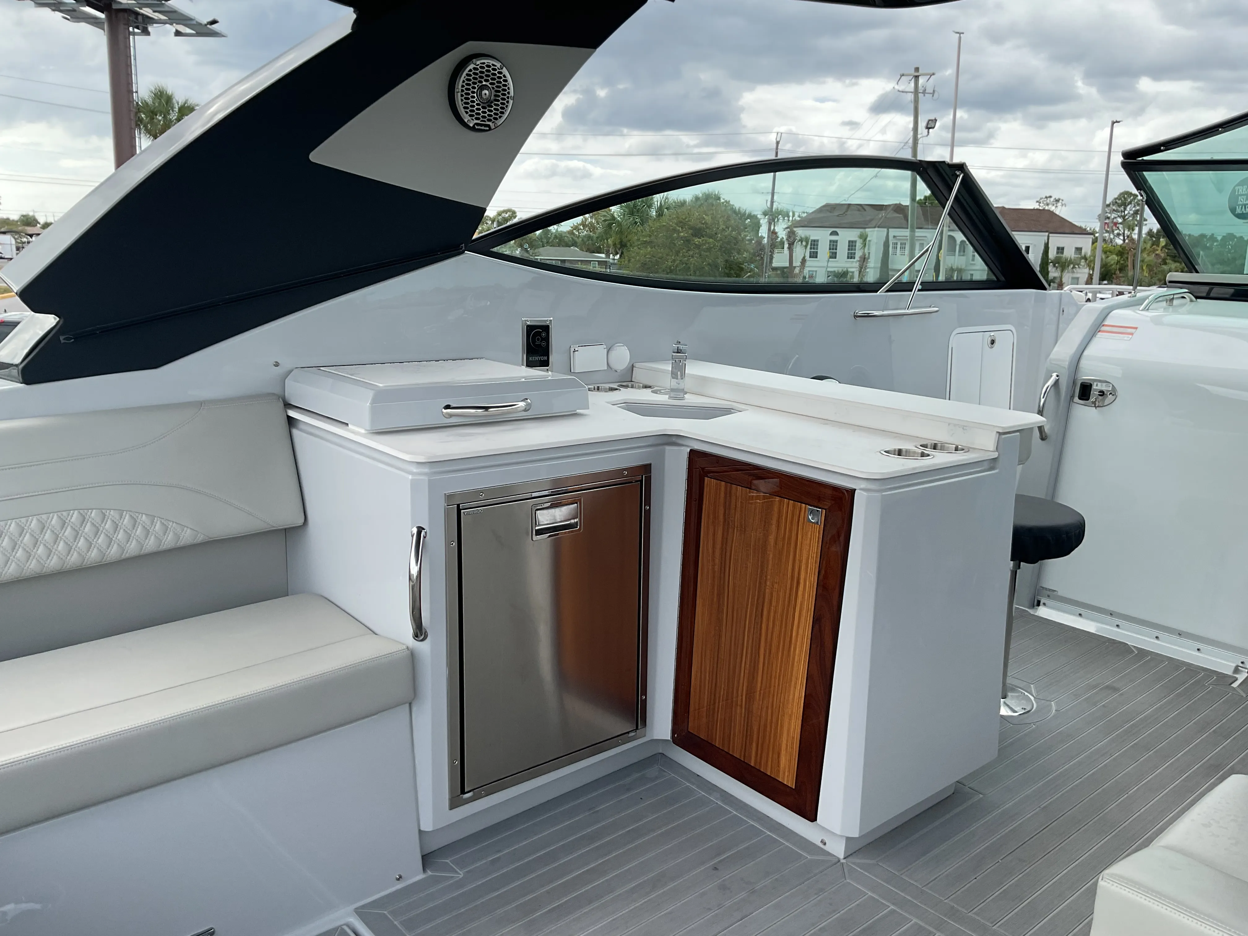 2025 Cruisers Yachts 38 GLS Outboard Image Thumbnail #44
