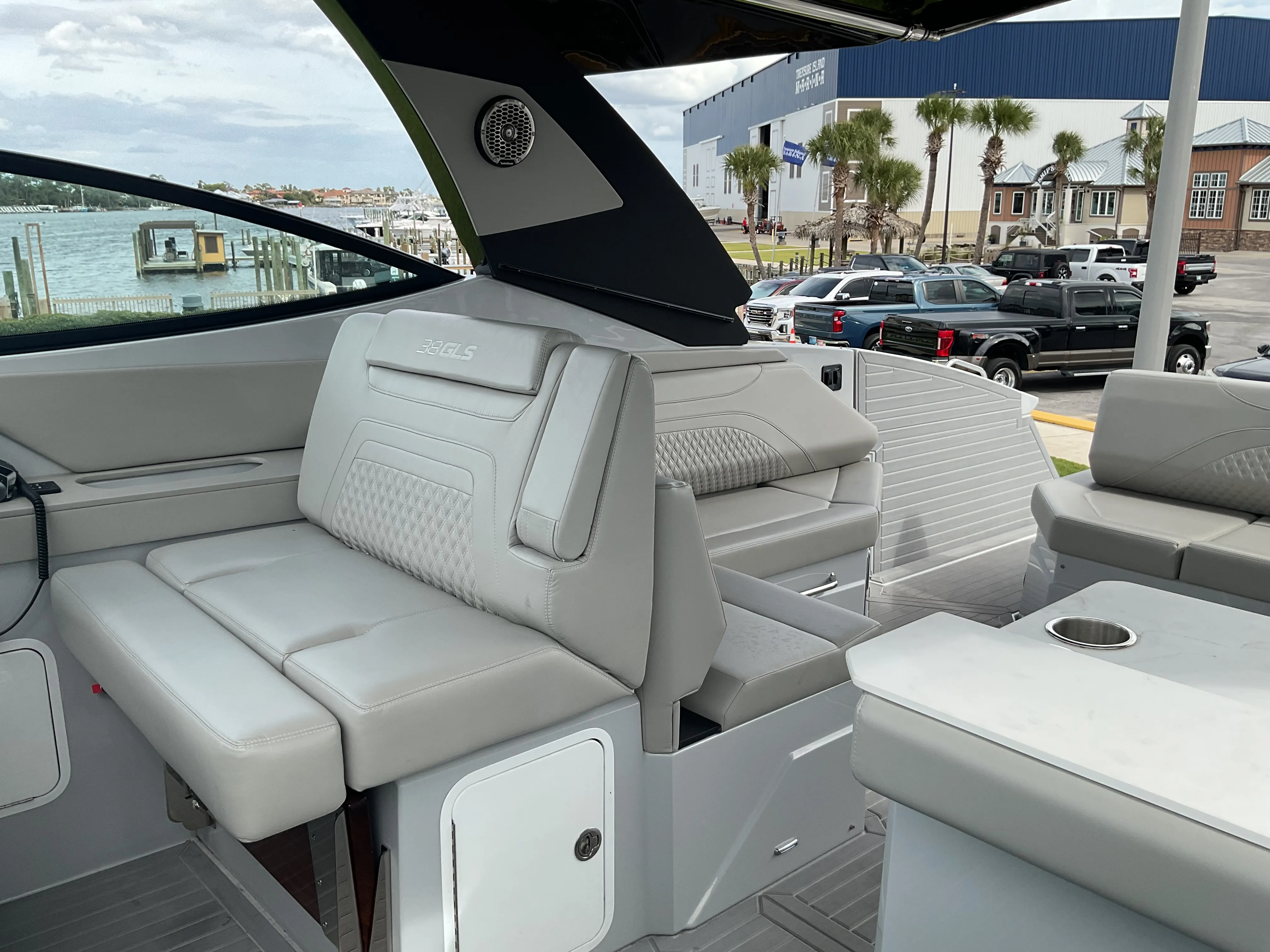 2025 Cruisers Yachts 38 GLS Outboard Image Thumbnail #51
