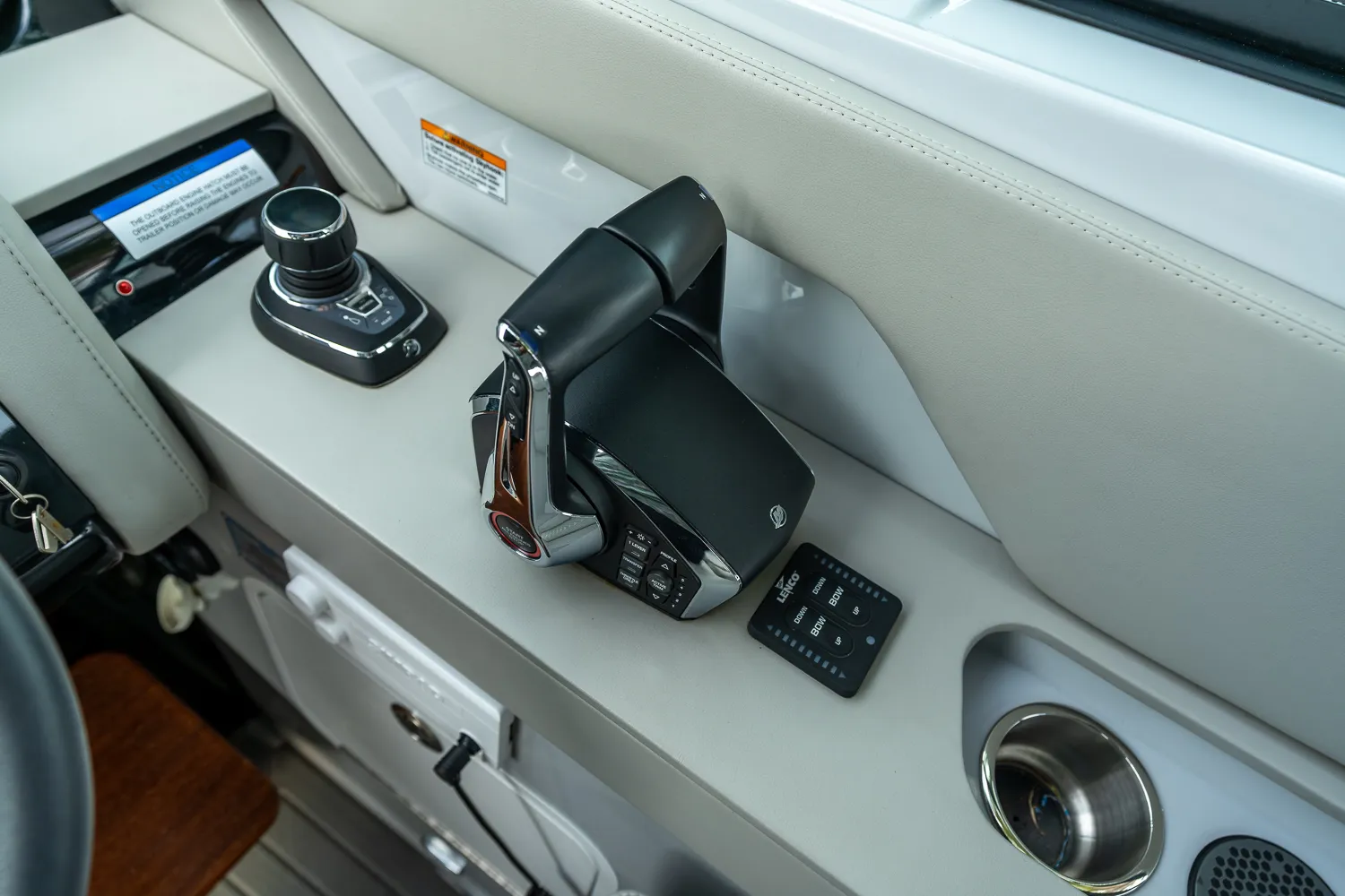 2025 Cruisers Yachts 38 GLS Outboard Image Thumbnail #25