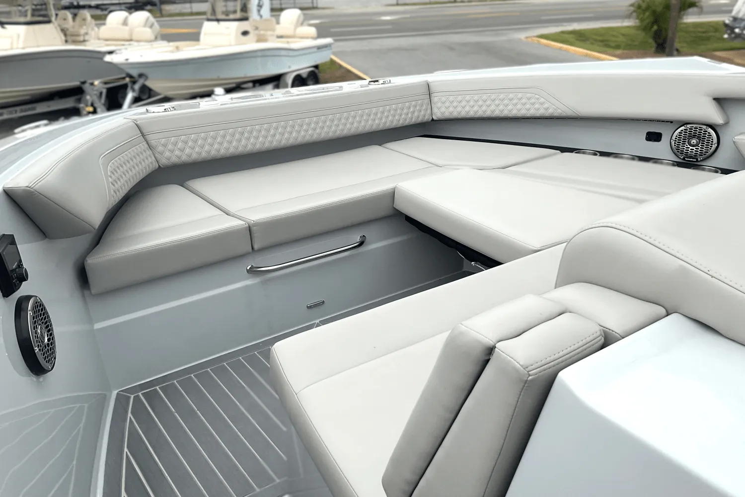 2025 Cruisers Yachts 38 GLS Outboard Image Thumbnail #30