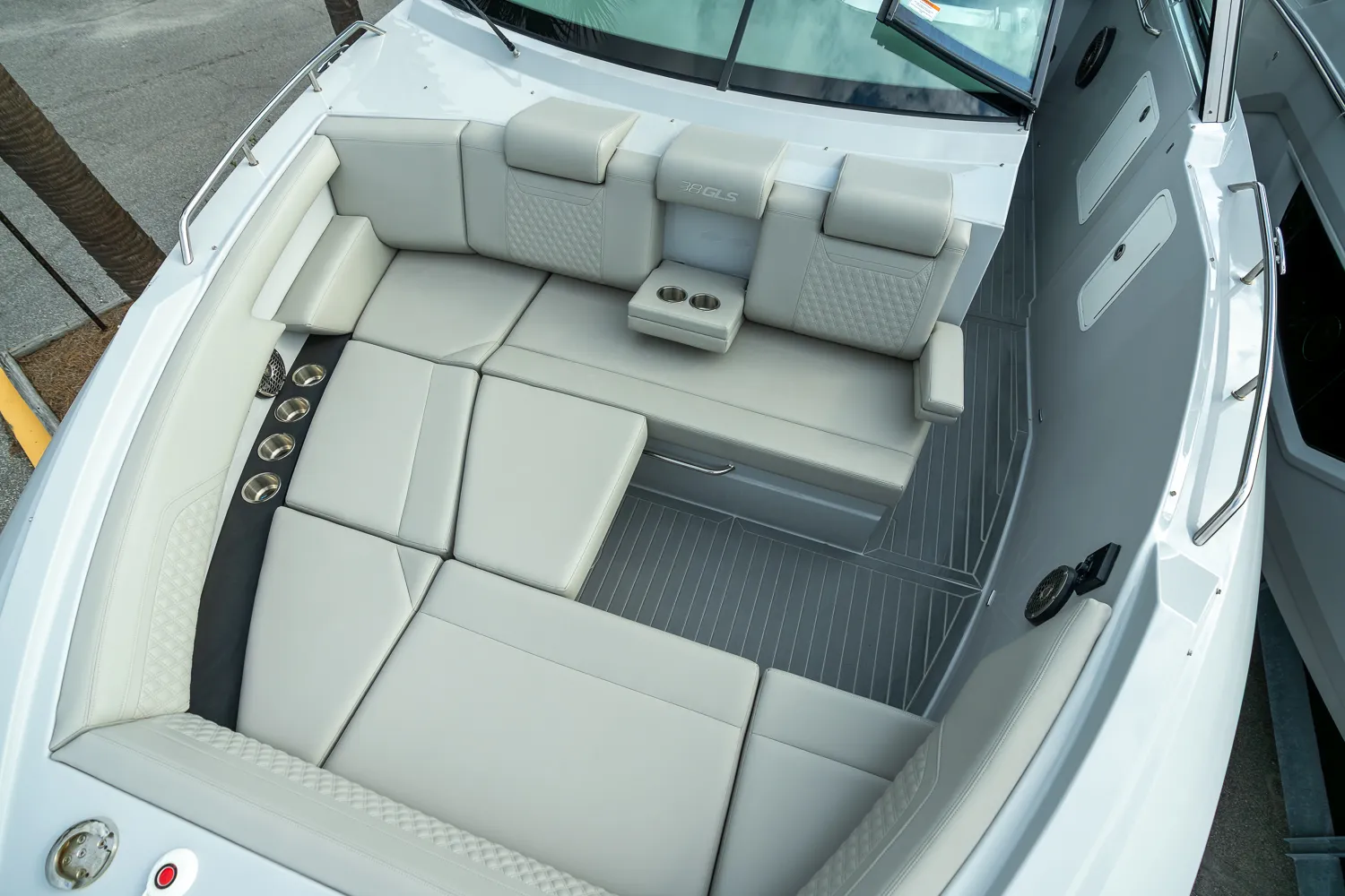 2025 Cruisers Yachts 38 GLS Outboard Image Thumbnail #10