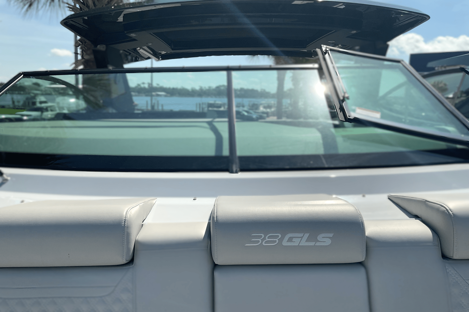 2025 Cruisers Yachts 38 GLS Outboard Image Thumbnail #12