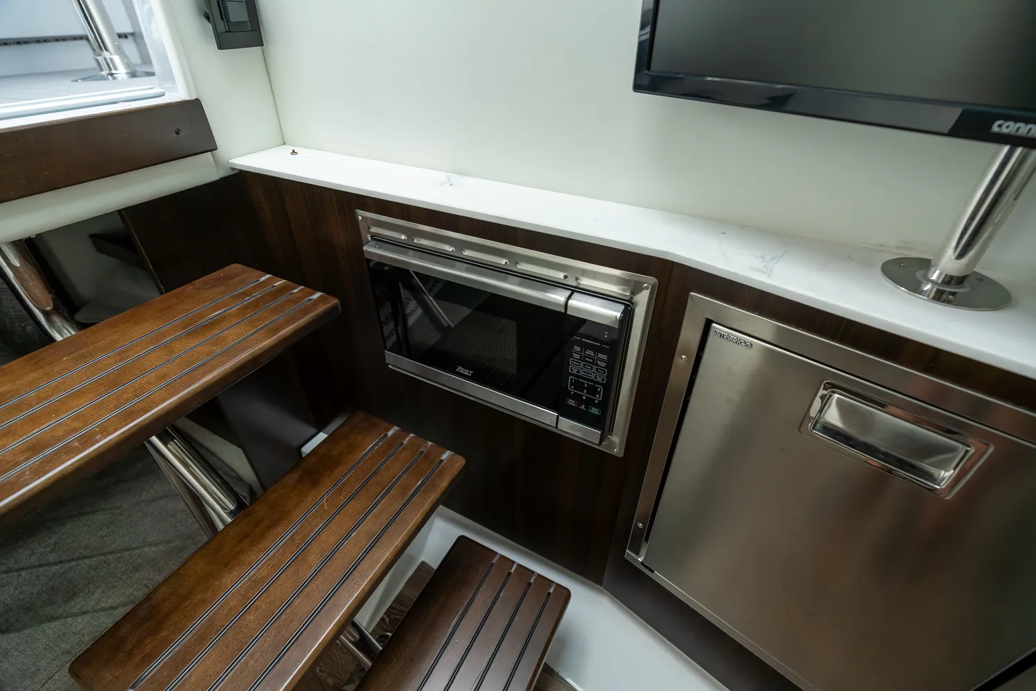 2025 Cruisers Yachts 38 GLS Outboard Image Thumbnail #31