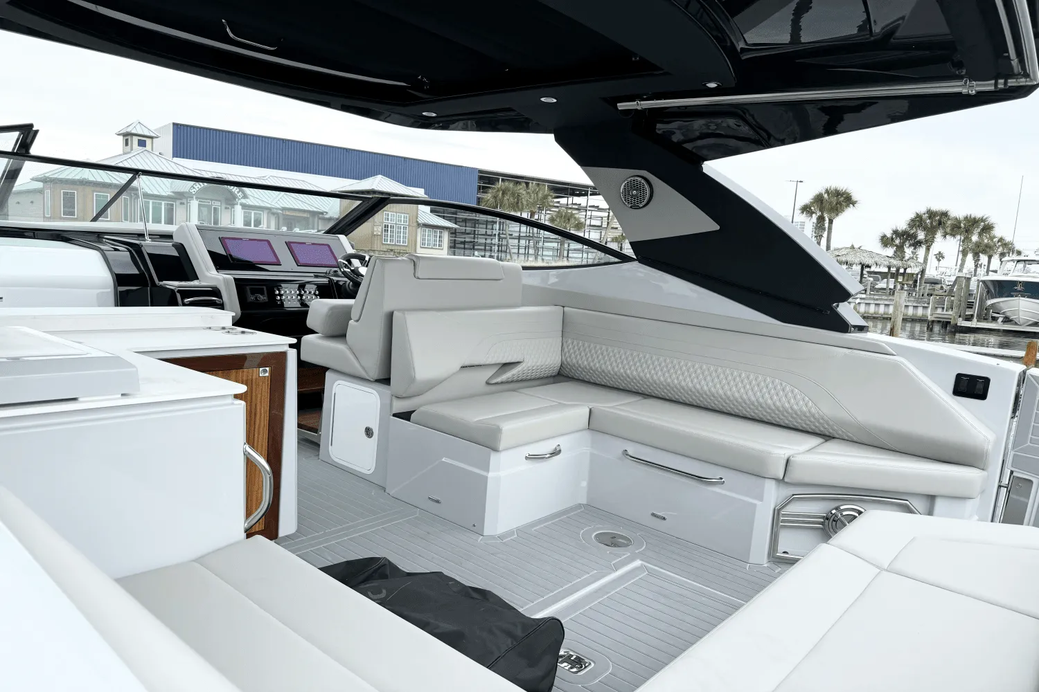 2025 Cruisers Yachts 38 GLS Outboard Image Thumbnail #20