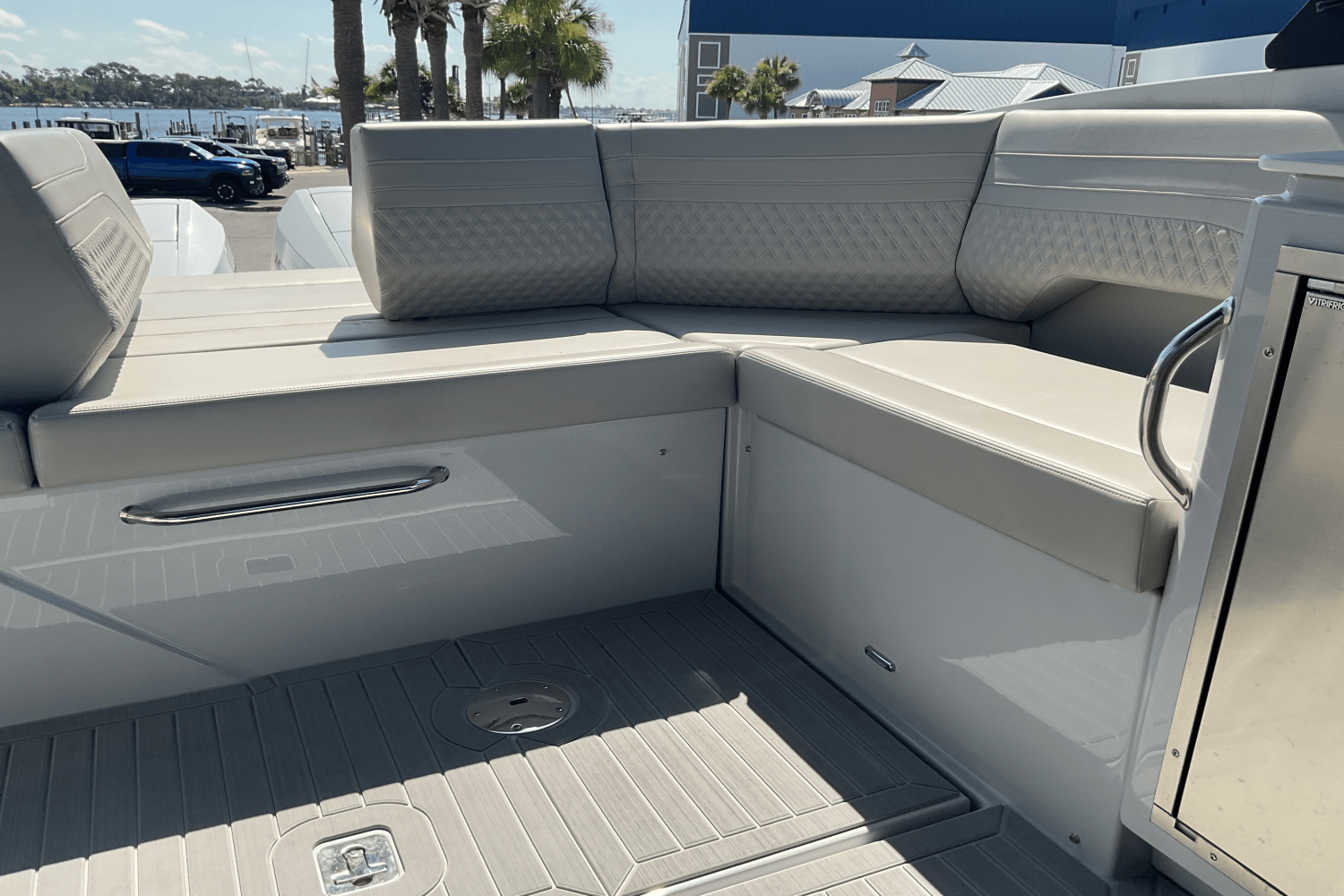 2025 Cruisers Yachts 38 GLS Outboard Image Thumbnail #1