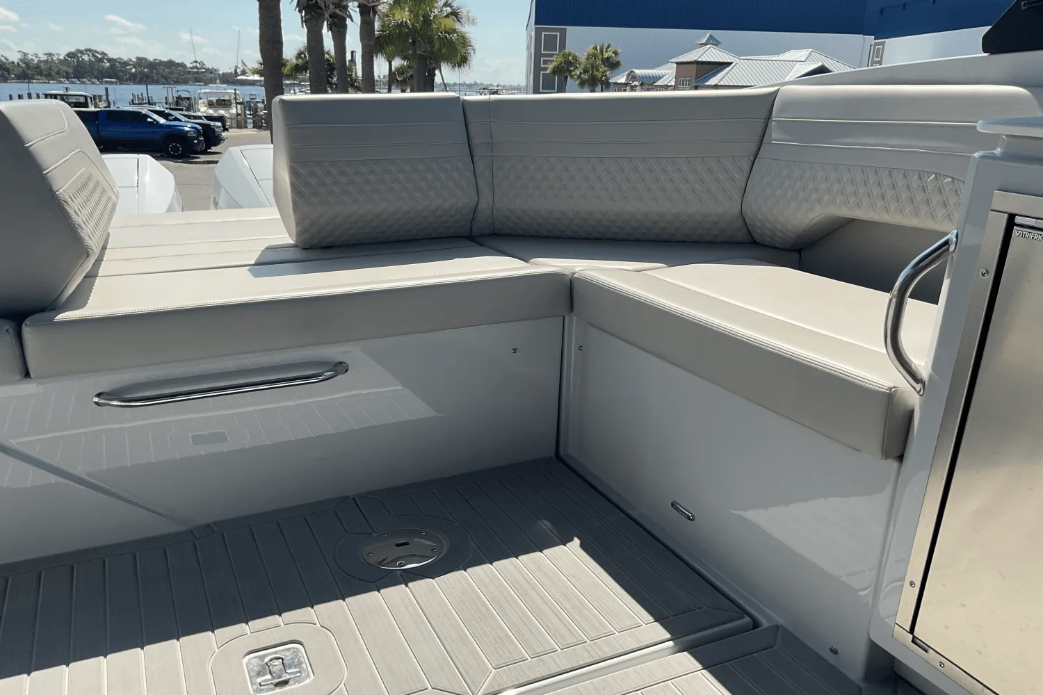 2025 Cruisers Yachts 38 GLS Outboard Image Thumbnail #1