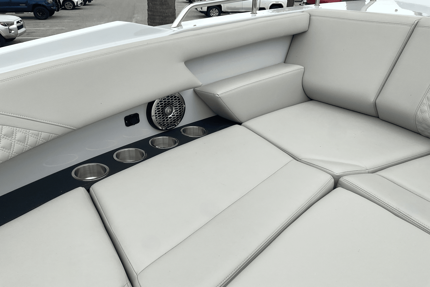 2025 Cruisers Yachts 38 GLS Outboard Image Thumbnail #31