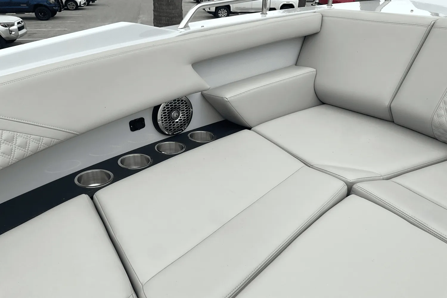2025 Cruisers Yachts 38 GLS Outboard Image Thumbnail #31