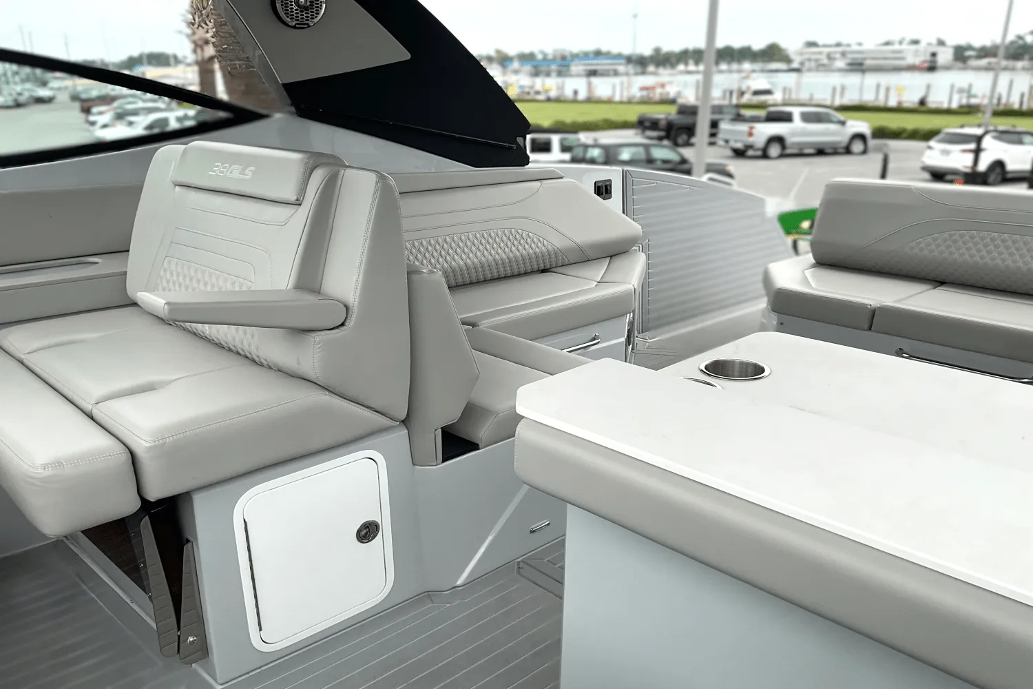 2025 Cruisers Yachts 38 GLS Outboard Image Thumbnail #28