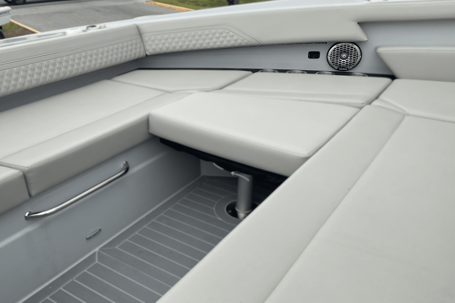 2025 Cruisers Yachts 38 GLS Outboard Image Thumbnail #33