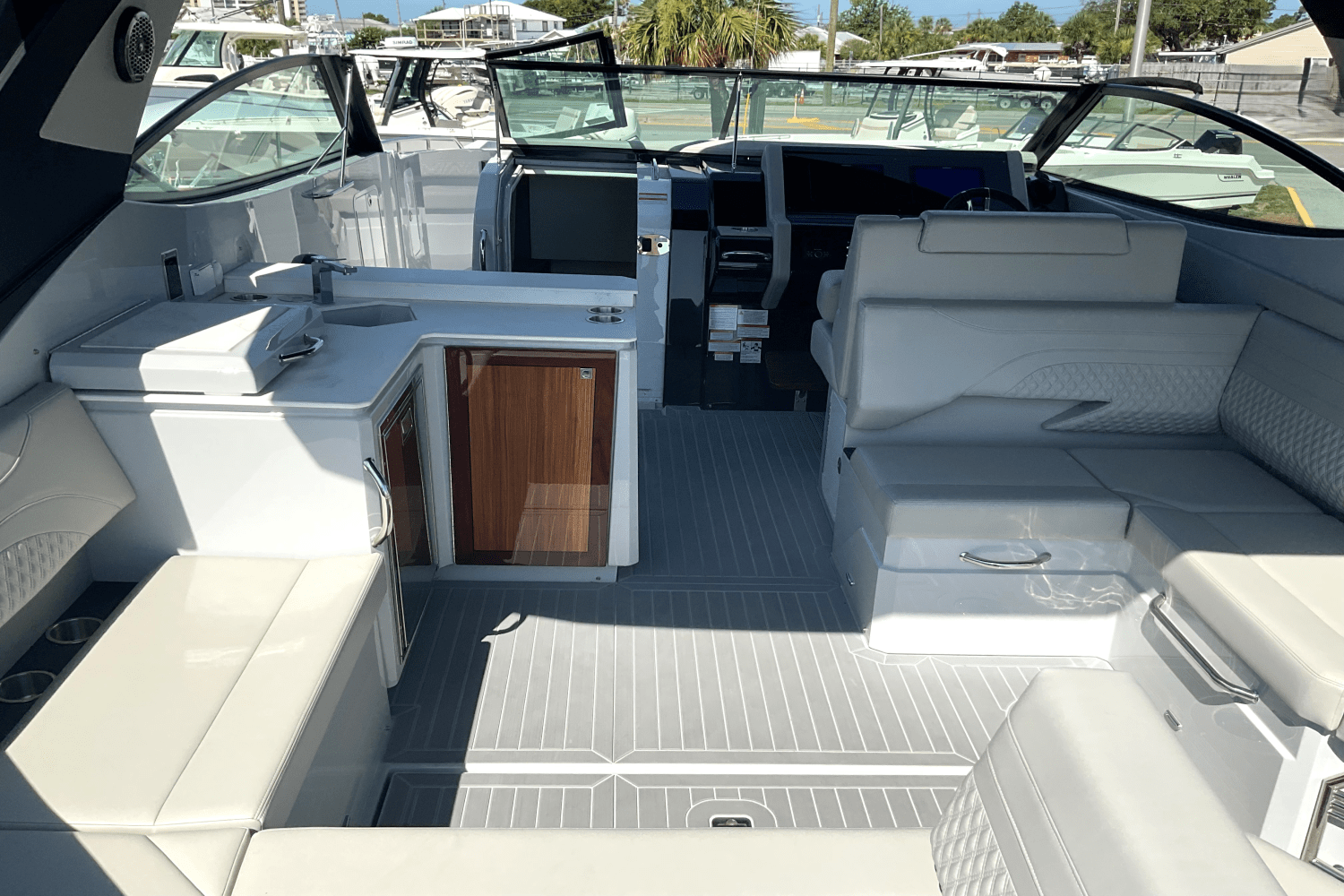 2025 Cruisers Yachts 38 GLS Outboard Image Thumbnail #13