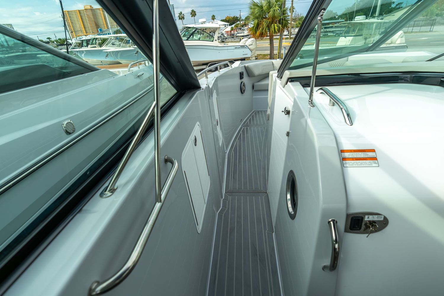 2025 Cruisers Yachts 38 GLS Outboard Image Thumbnail #18