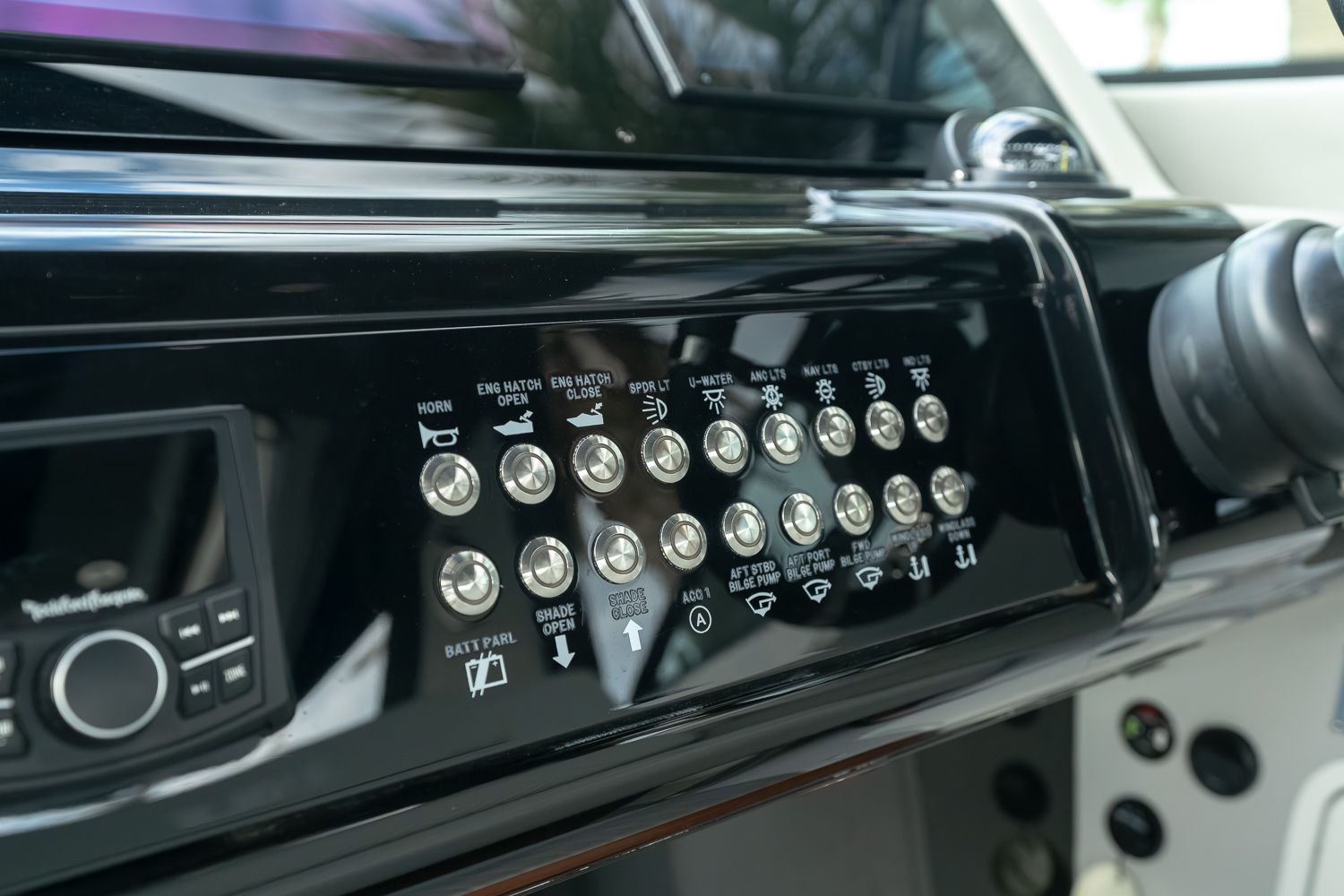 2025 Cruisers Yachts 38 GLS Outboard Image Thumbnail #21