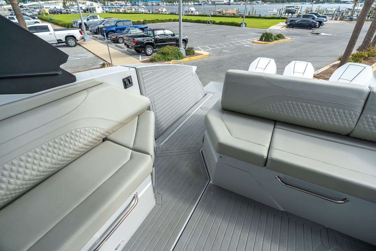 2025 Cruisers Yachts 38 GLS Outboard Image Thumbnail #38