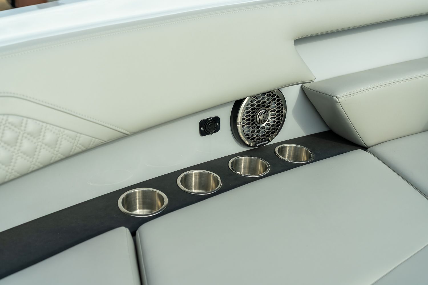 2025 Cruisers Yachts 38 GLS Outboard Image Thumbnail #13