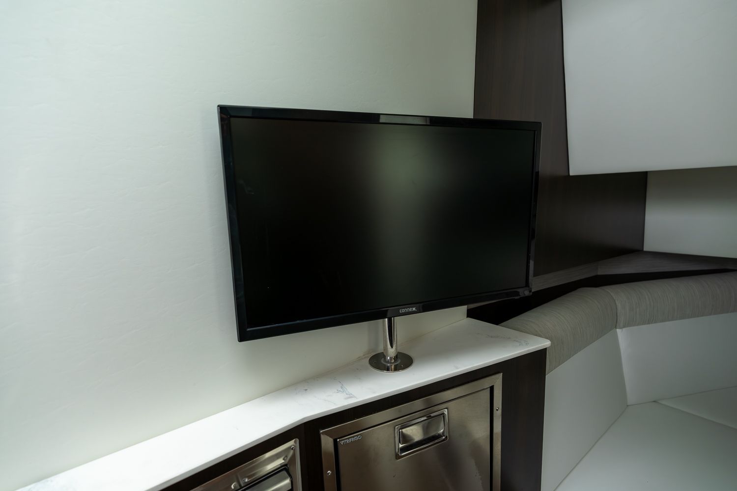 2025 Cruisers Yachts 38 GLS Outboard Image Thumbnail #33