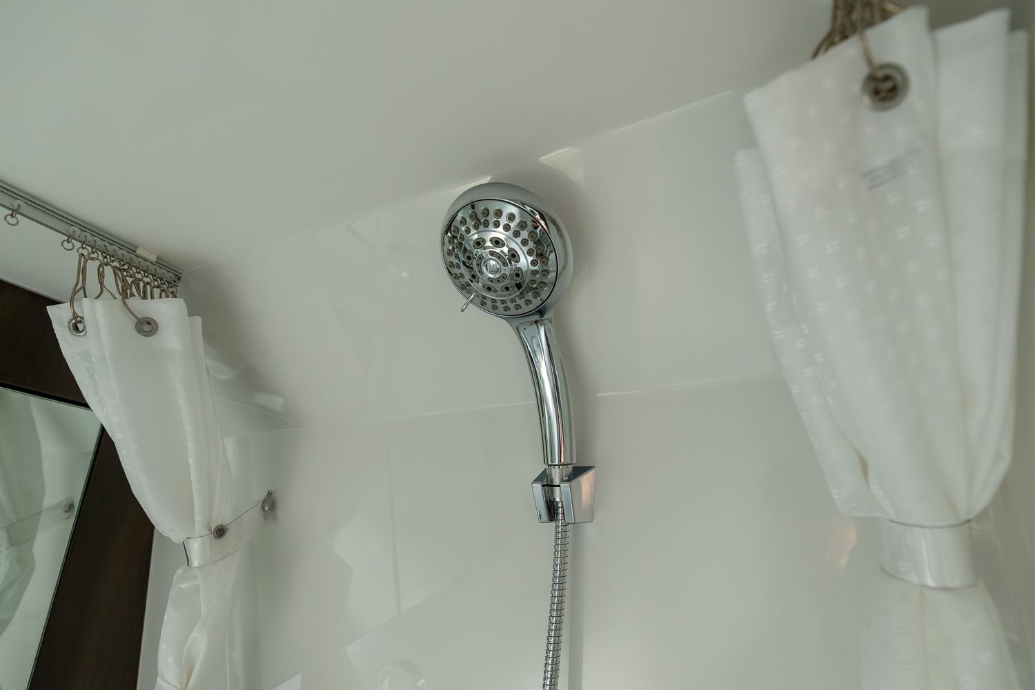 2025 Cruisers Yachts 38 GLS Outboard Image Thumbnail #36