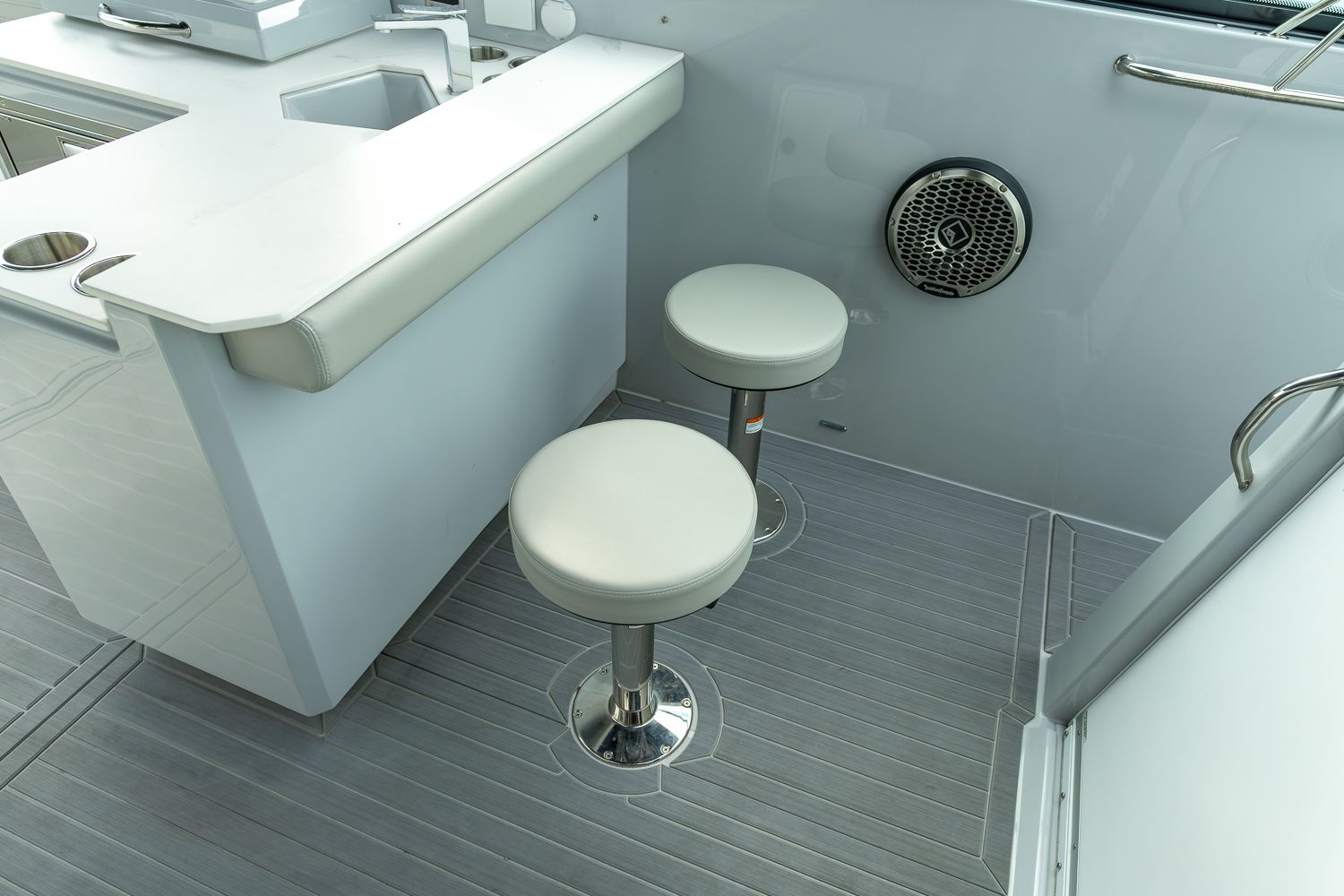 2025 Cruisers Yachts 38 GLS Outboard Image Thumbnail #27