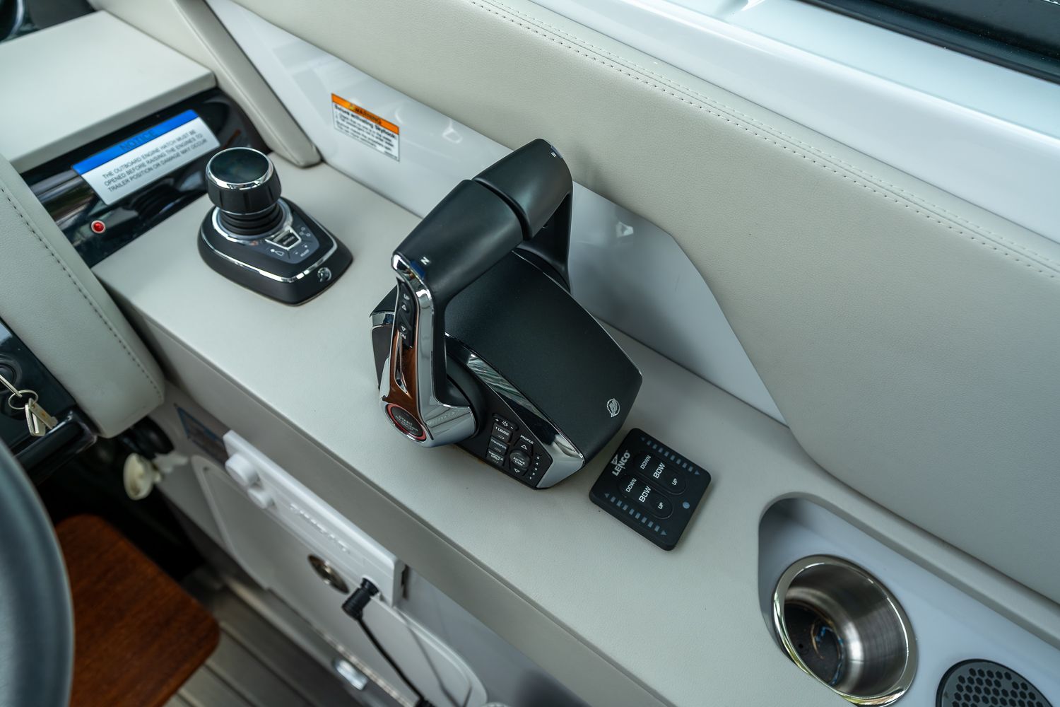 2025 Cruisers Yachts 38 GLS Outboard Image Thumbnail #25