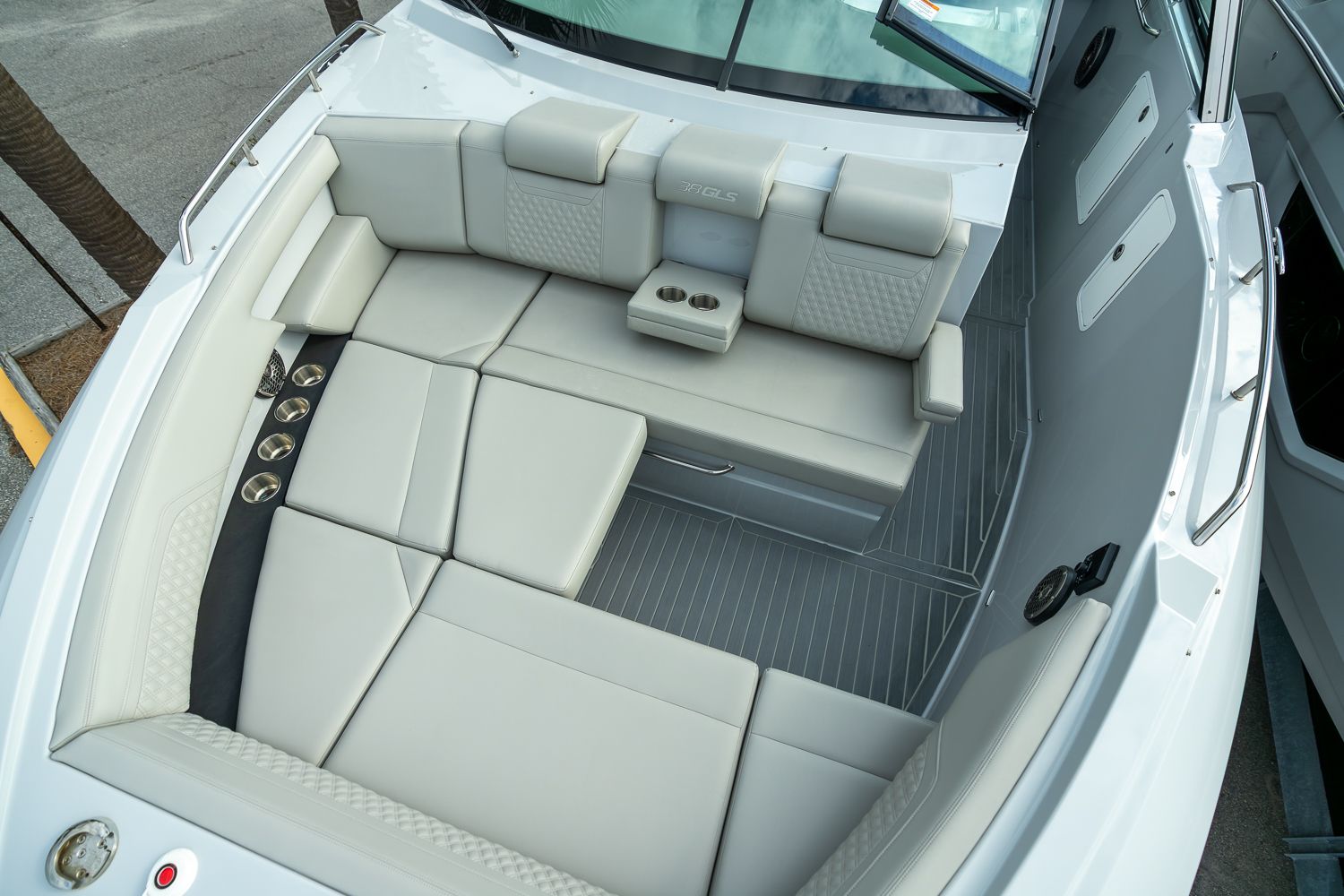 2025 Cruisers Yachts 38 GLS Outboard Image Thumbnail #10
