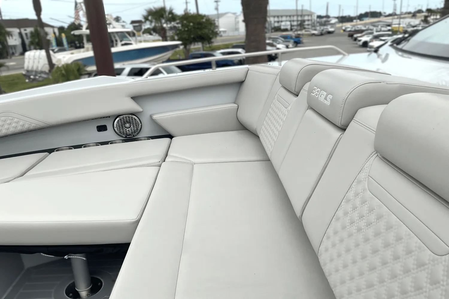 2025 Cruisers Yachts 38 GLS Outboard Image Thumbnail #32