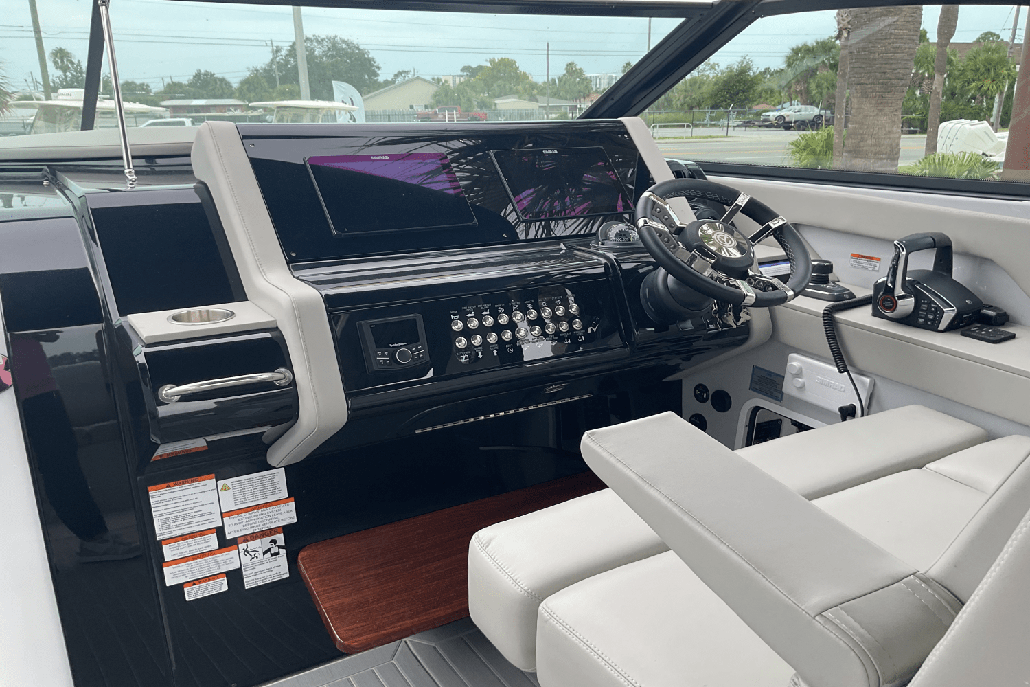 2025 Cruisers Yachts 38 GLS Outboard Image Thumbnail #25