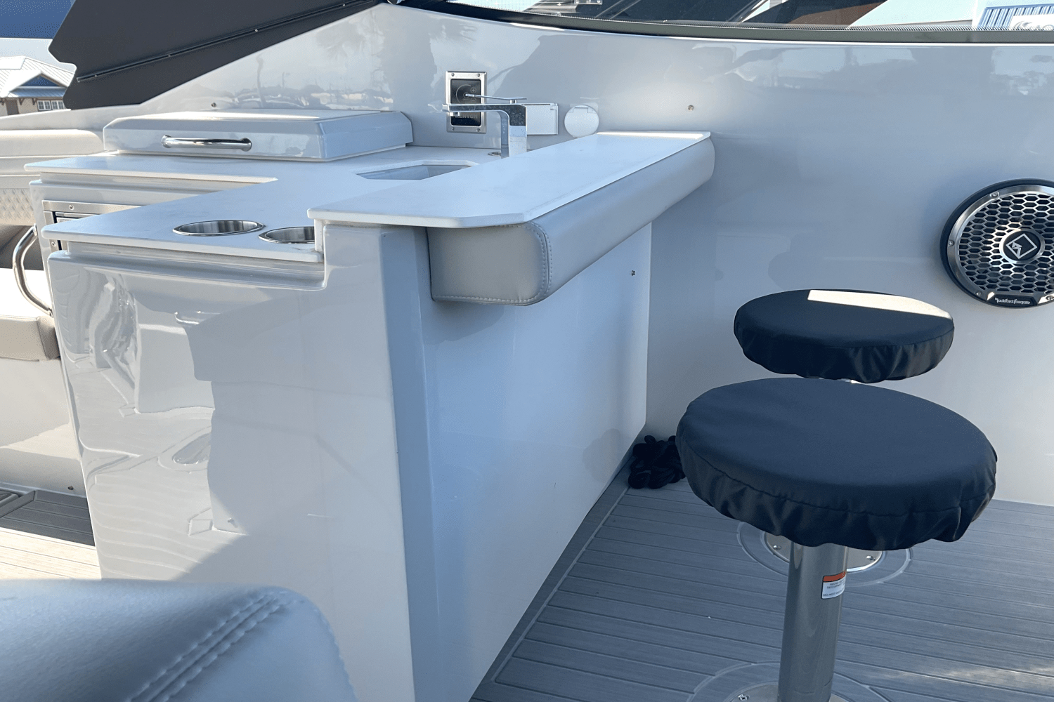 2025 Cruisers Yachts 38 GLS Outboard Image Thumbnail #8