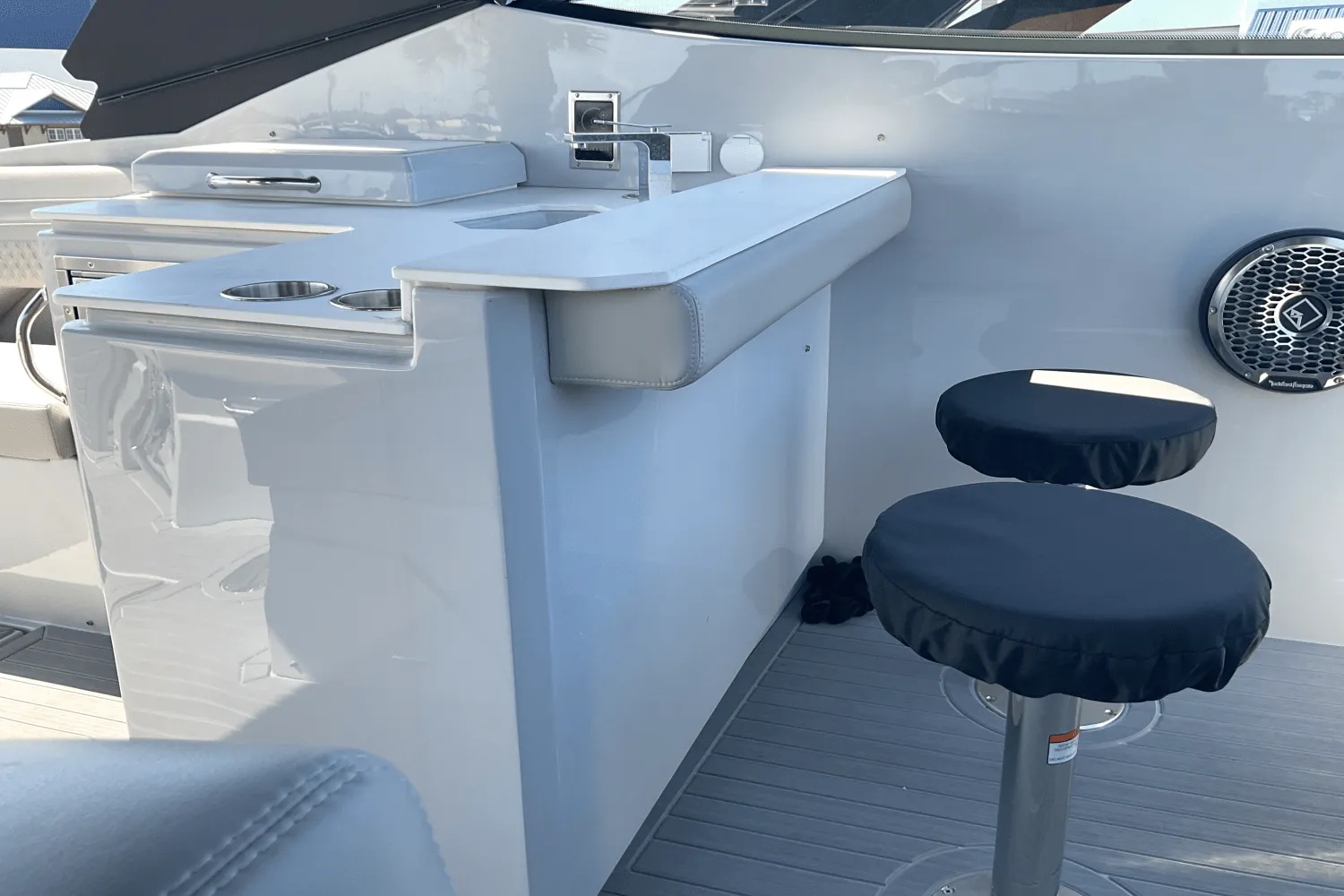 2025 Cruisers Yachts 38 GLS Outboard Image Thumbnail #8