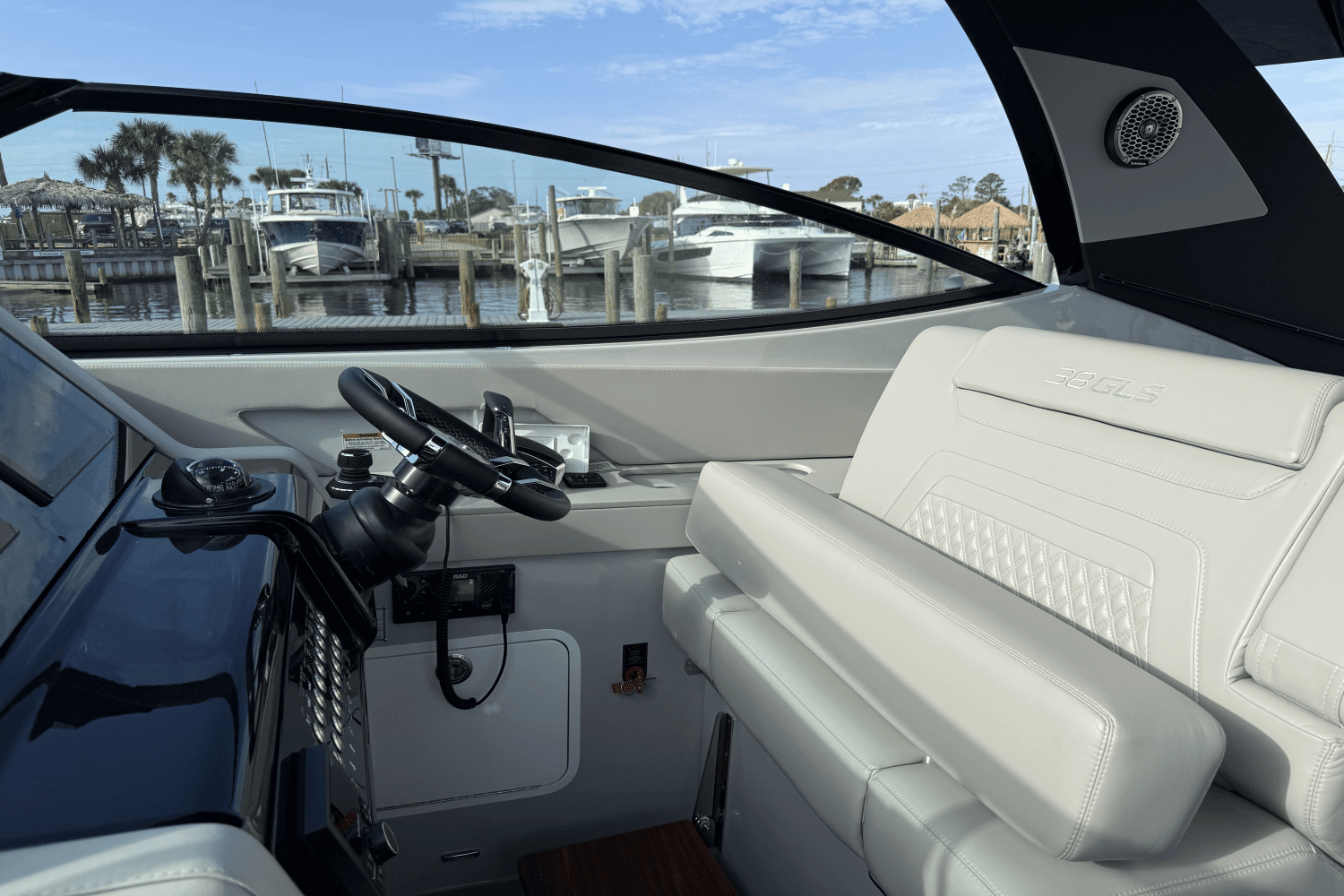 2025 Cruisers Yachts 38 GLS Outboard Image Thumbnail #13