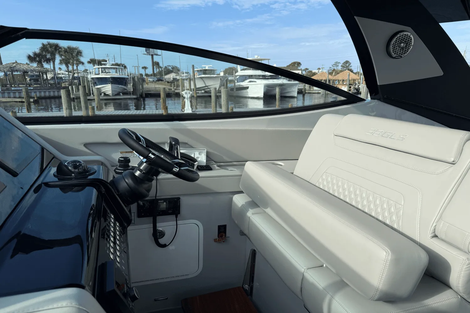2025 Cruisers Yachts 38 GLS Outboard Image Thumbnail #23