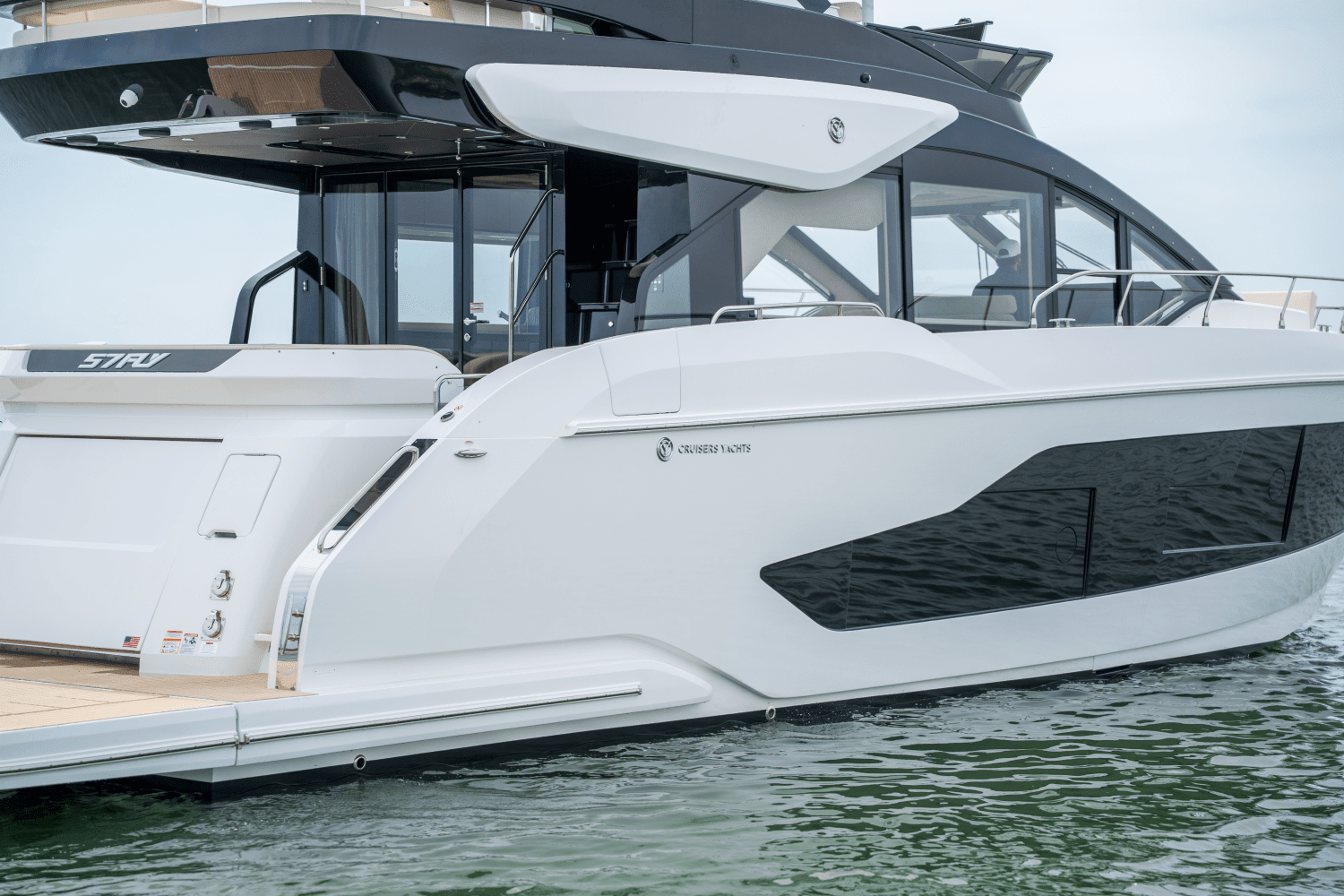 2025 Cruisers Yachts 57 Fly Image Thumbnail #14