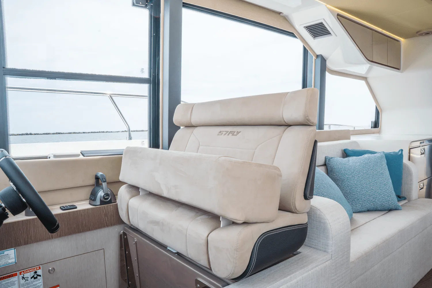 2025 Cruisers Yachts 57 Fly Image Thumbnail #39